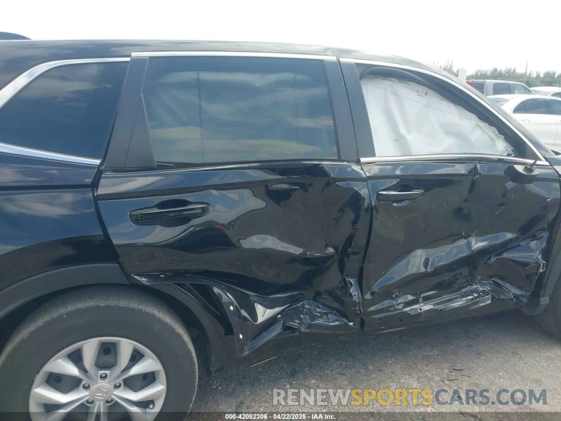 6 Photograph of a damaged car 7FARS4H26PE020607 HONDA CR-V 2023