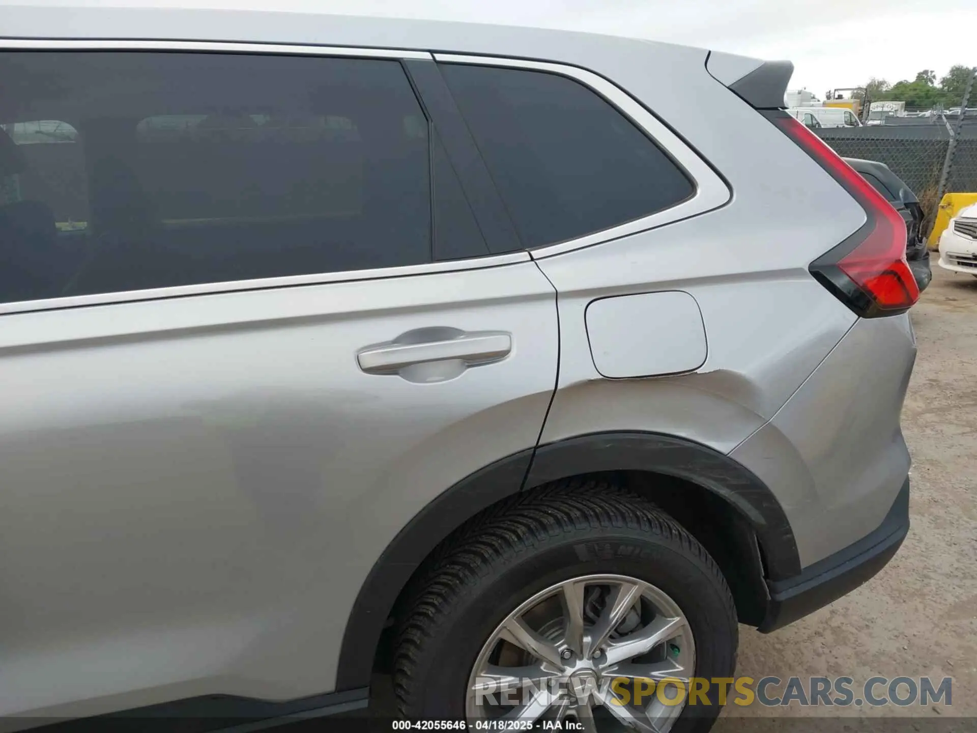 18 Photograph of a damaged car 7FARS4H73PE017692 HONDA CR-V 2023