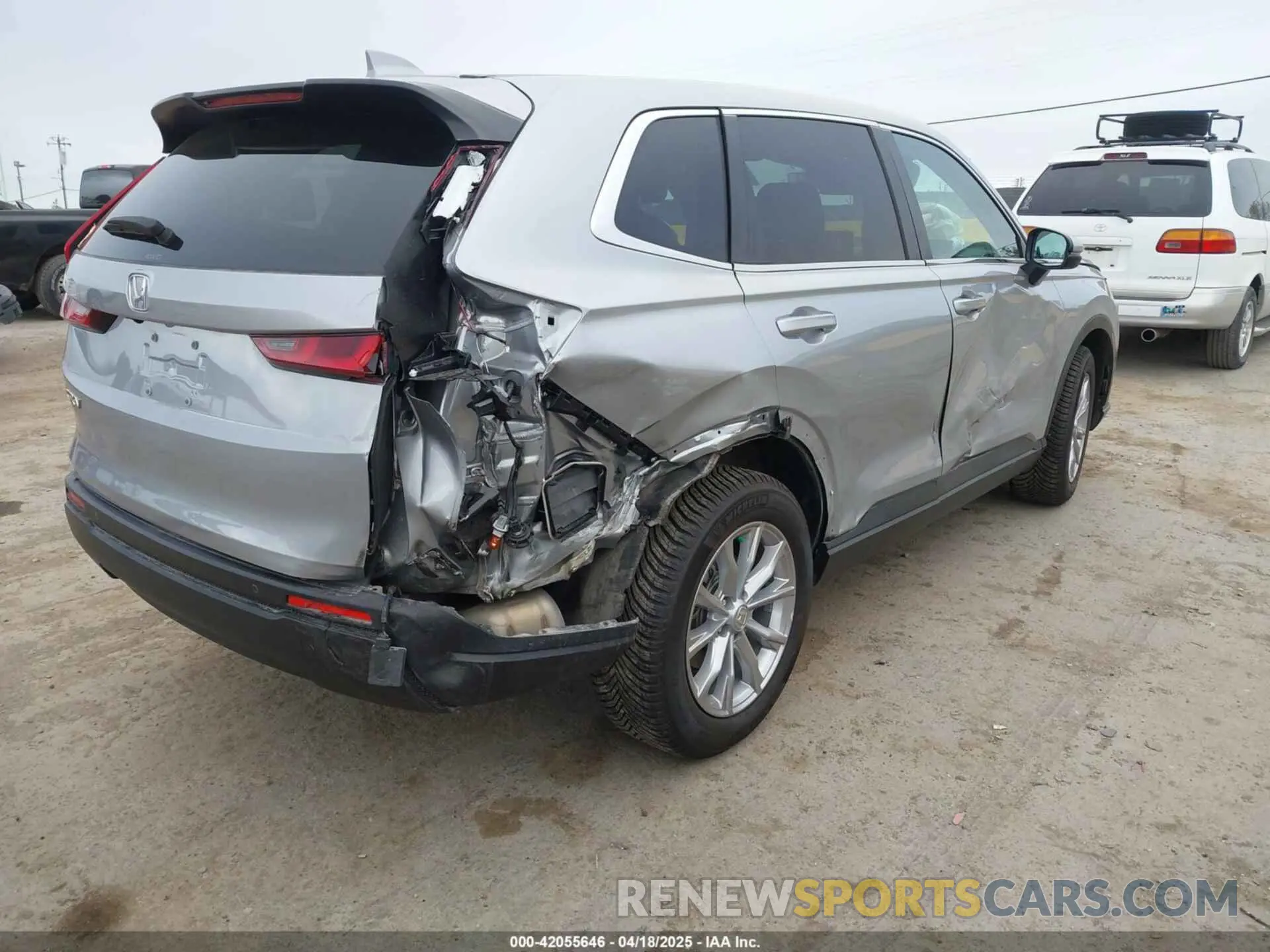 4 Photograph of a damaged car 7FARS4H73PE017692 HONDA CR-V 2023