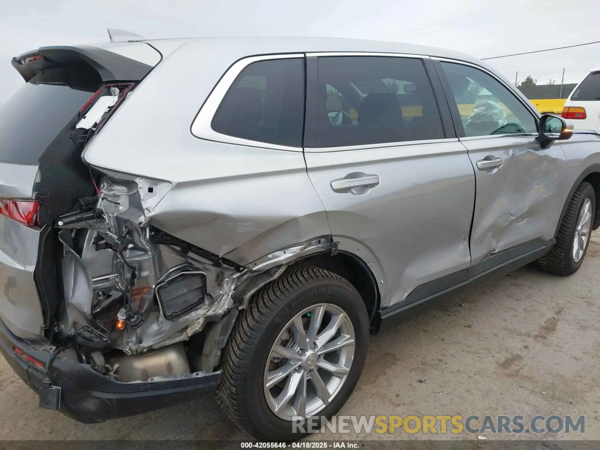 6 Photograph of a damaged car 7FARS4H73PE017692 HONDA CR-V 2023