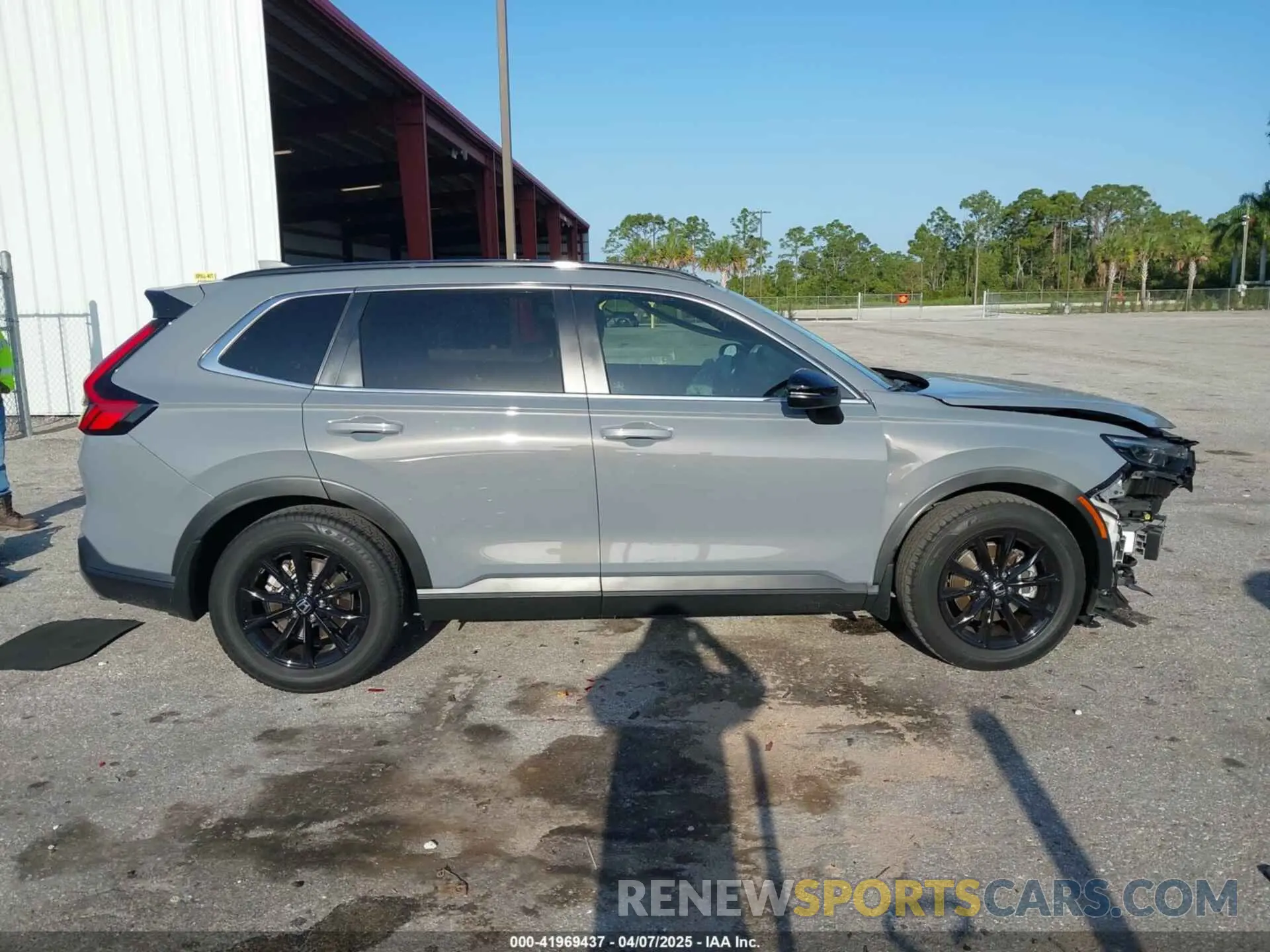 13 Photograph of a damaged car 7FARS5H53PE002422 HONDA CR-V 2023