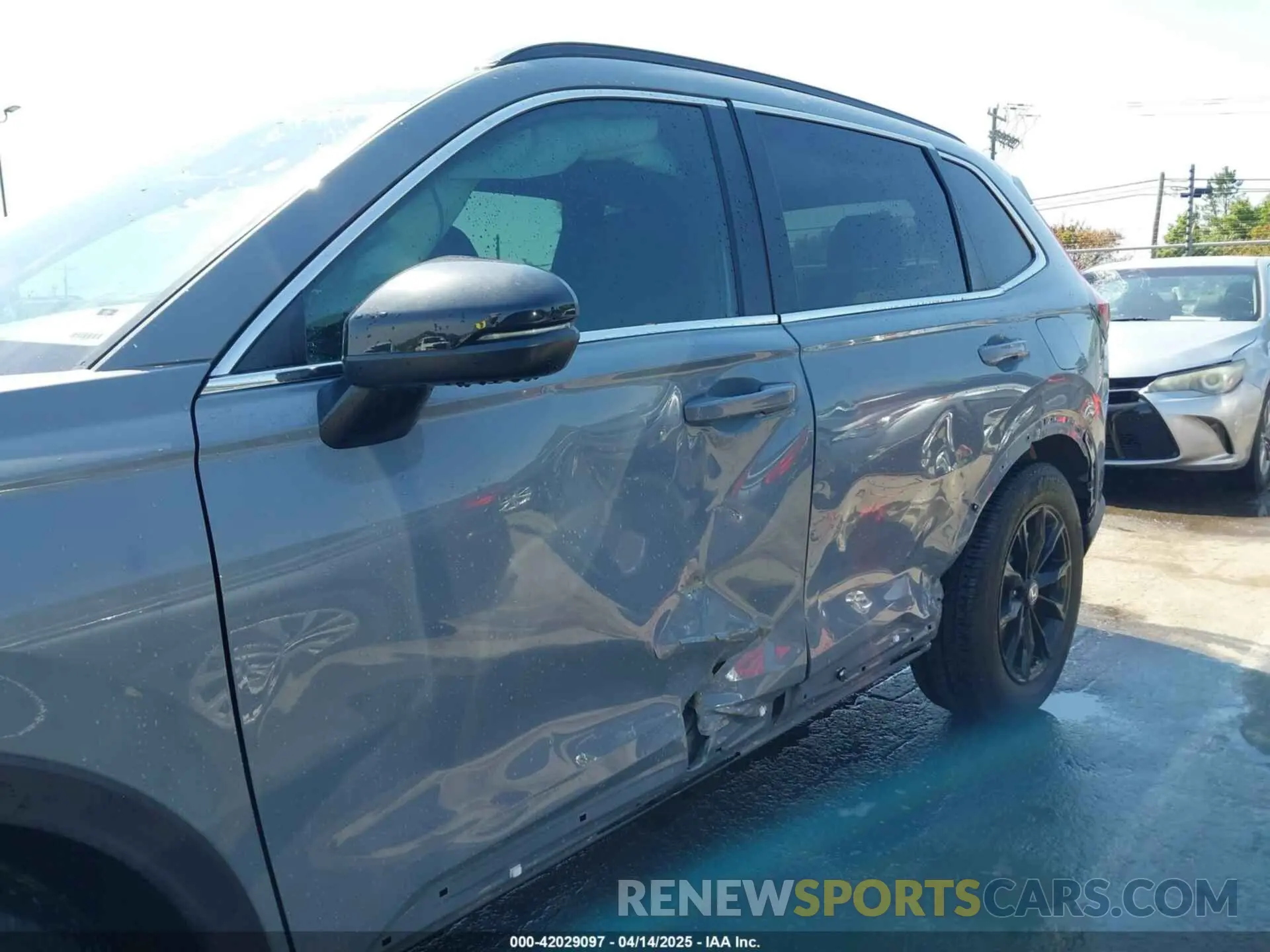 6 Photograph of a damaged car 7FARS5H54PE013381 HONDA CR-V 2023