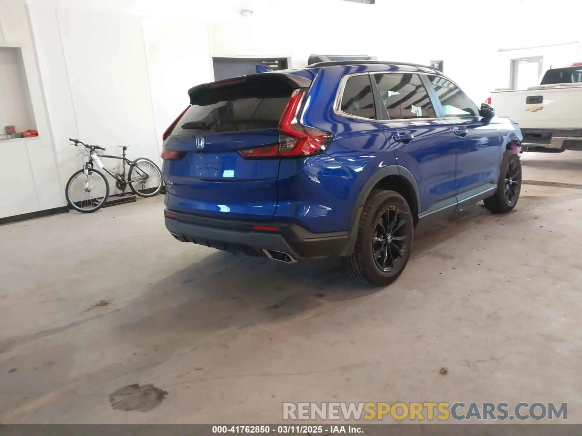 4 Photograph of a damaged car 7FARS6H5XPE031650 HONDA CR-V 2023