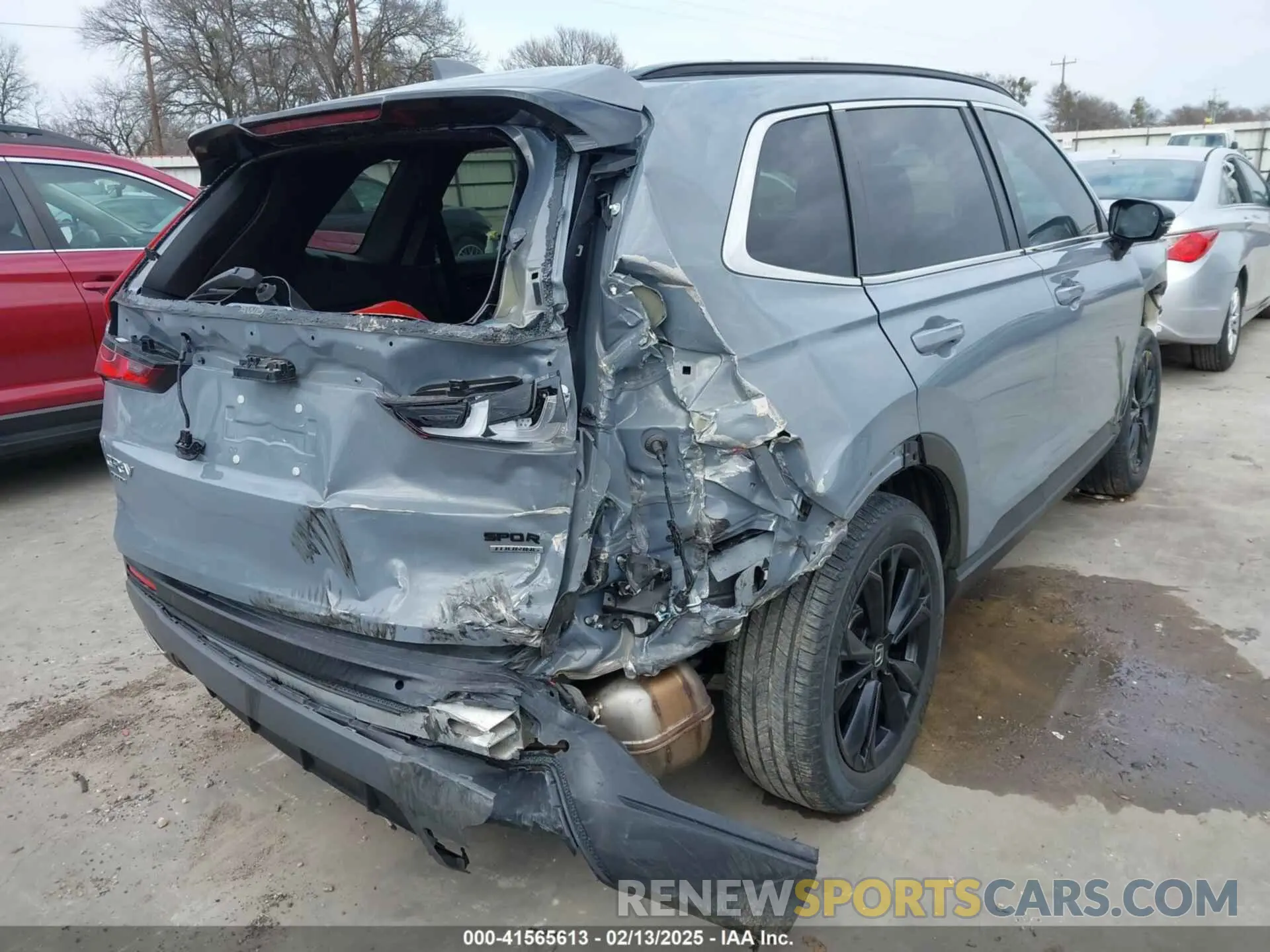 4 Photograph of a damaged car 7FARS6H95PE006643 HONDA CR-V 2023