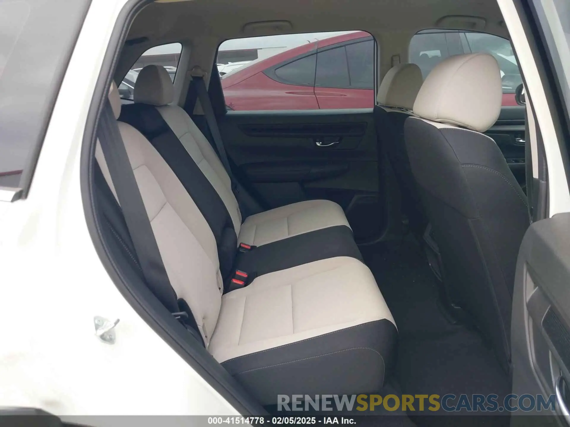 8 Photograph of a damaged car 2HKRS3H21RH323630 HONDA CR-V 2024