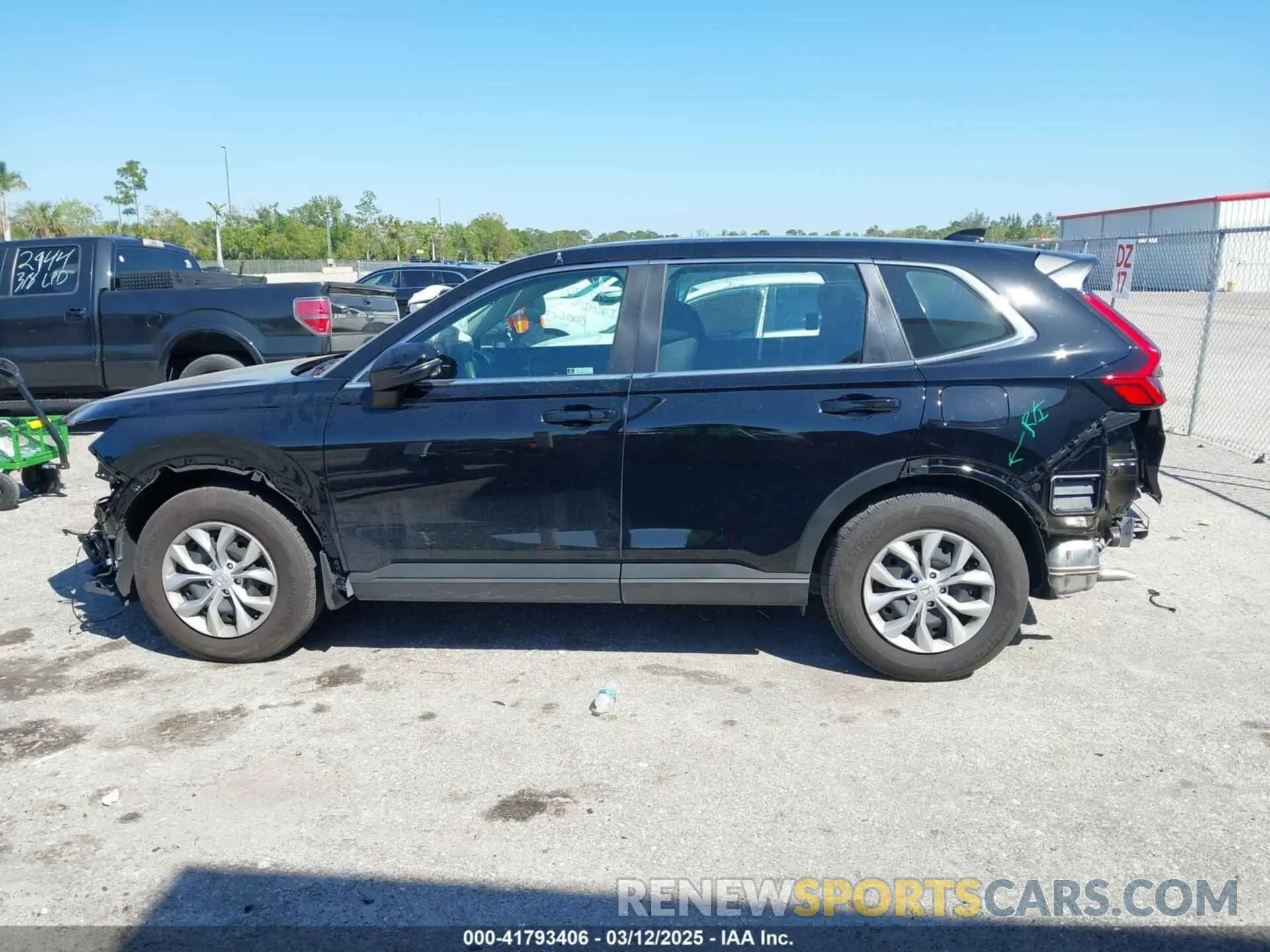 14 Photograph of a damaged car 2HKRS3H2XRH332343 HONDA CR-V 2024