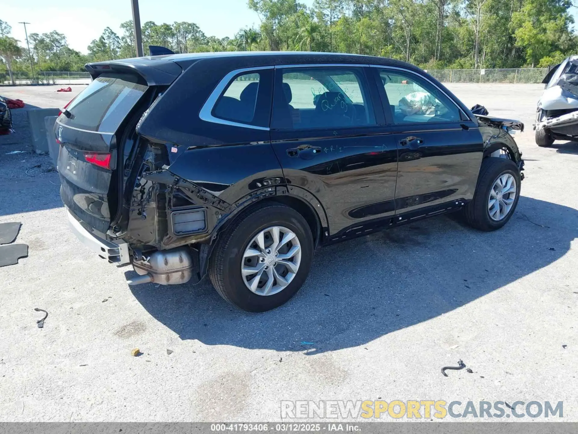 4 Photograph of a damaged car 2HKRS3H2XRH332343 HONDA CR-V 2024