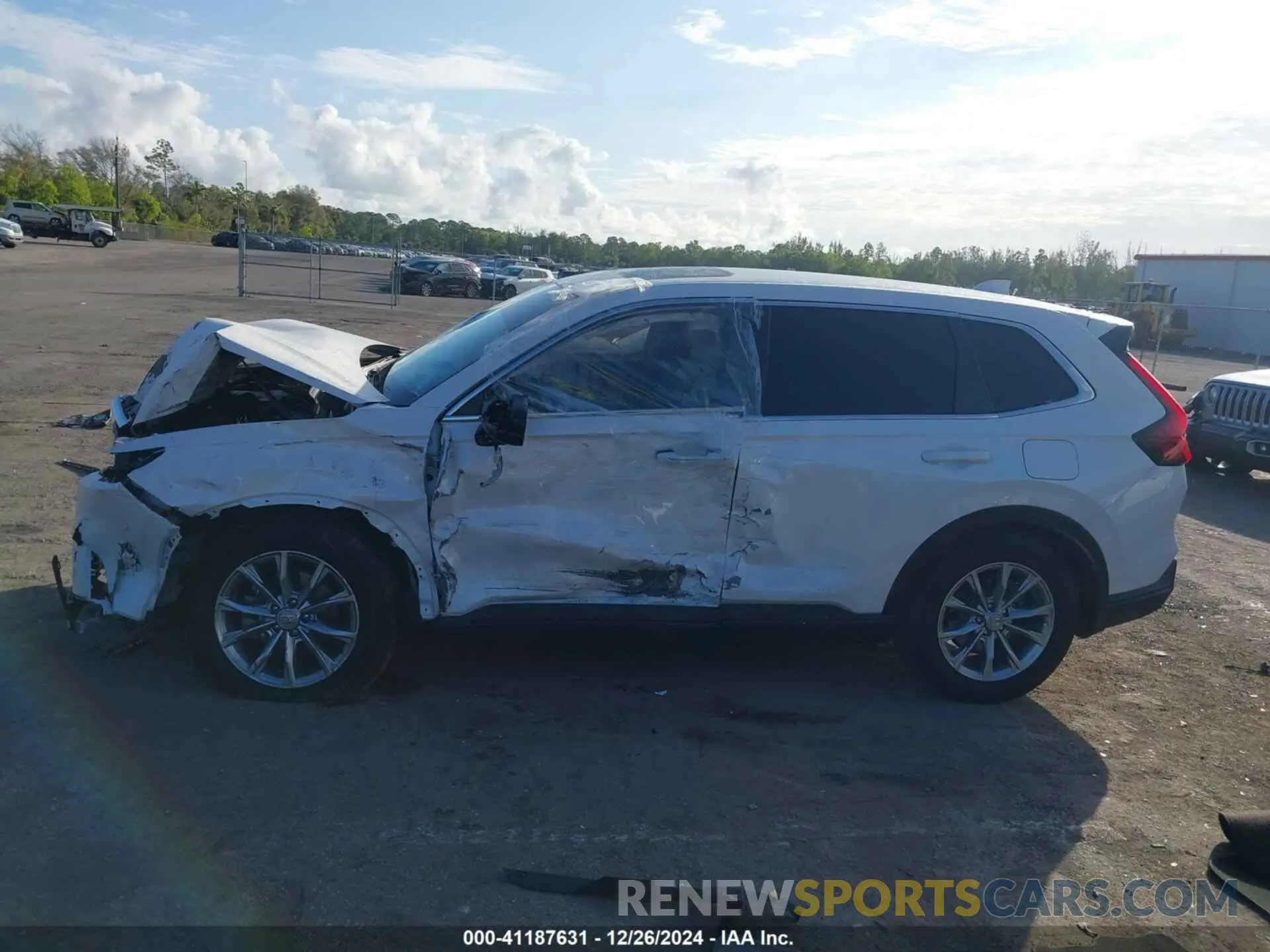 14 Photograph of a damaged car 2HKRS3H43RH311688 HONDA CR-V 2024