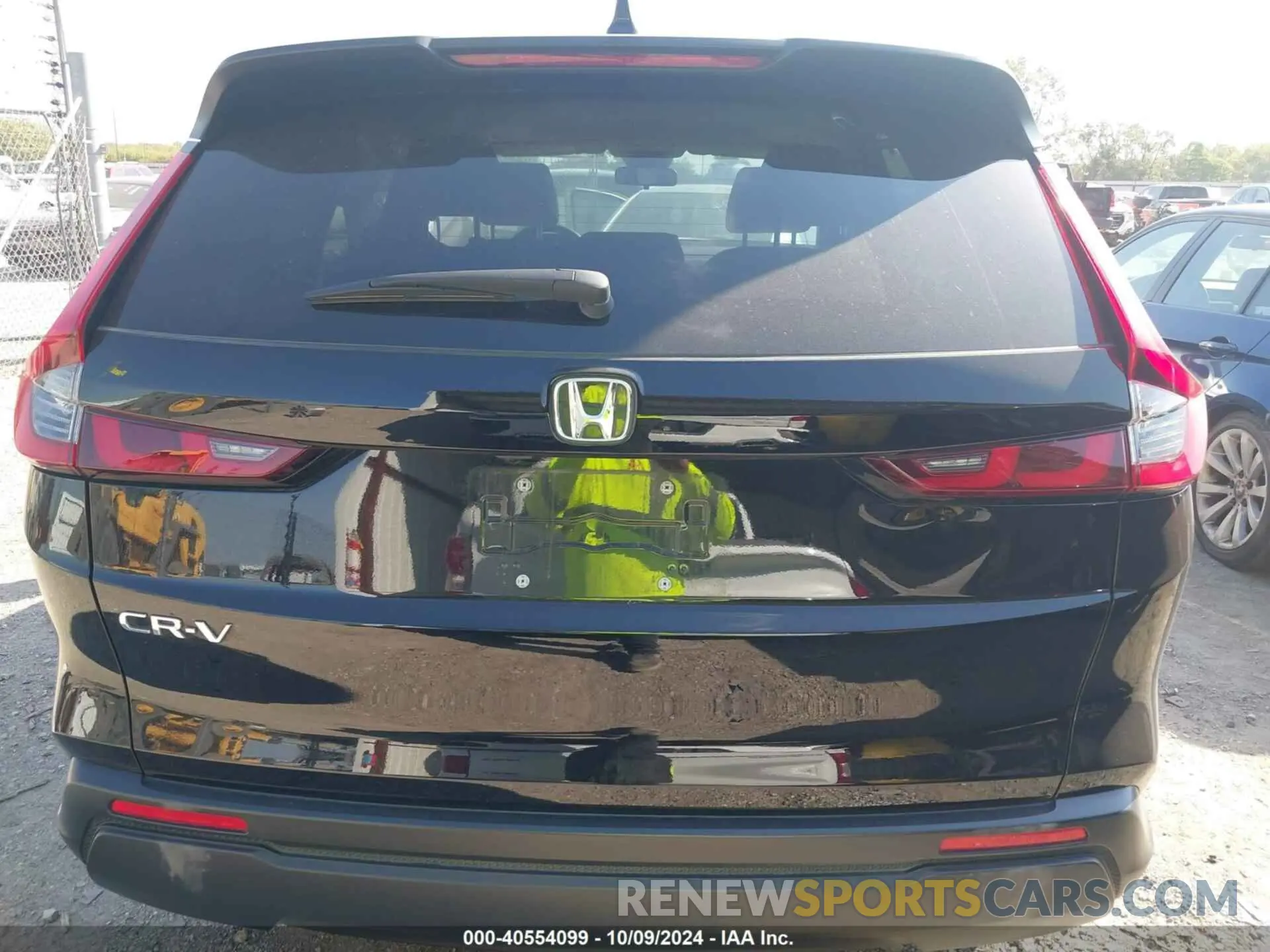 16 Photograph of a damaged car 2HKRS3H44RH318830 HONDA CR-V 2024