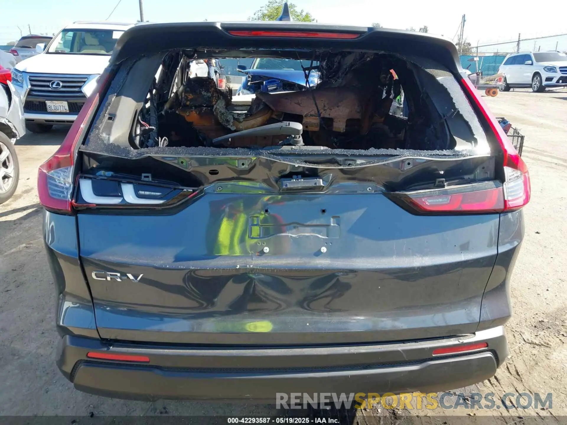 16 Photograph of a damaged car 2HKRS3H45RH311885 HONDA CR-V 2024