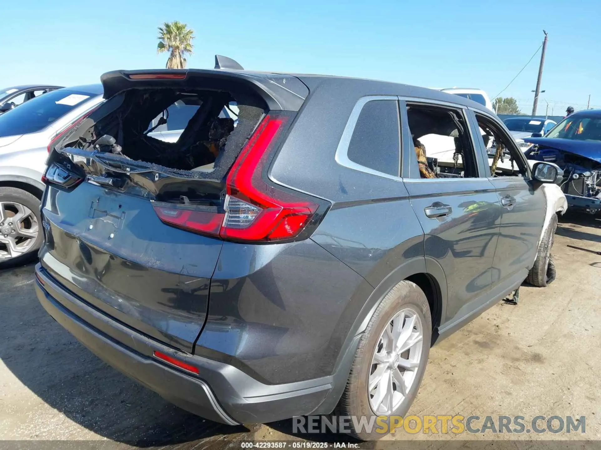 4 Photograph of a damaged car 2HKRS3H45RH311885 HONDA CR-V 2024