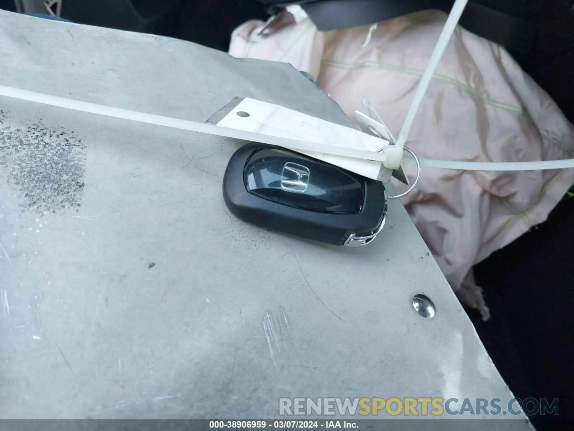 11 Photograph of a damaged car 2HKRS3H46RH311023 HONDA CR-V 2024