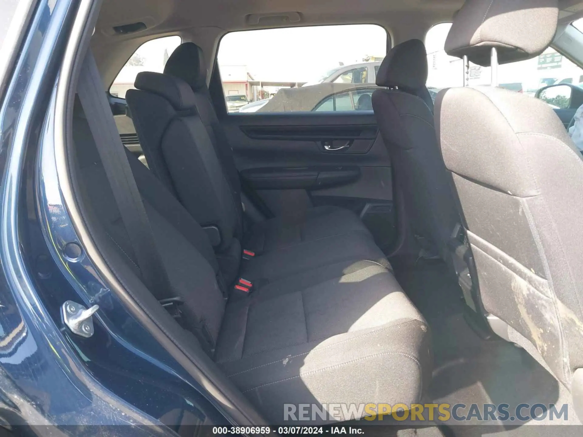 8 Photograph of a damaged car 2HKRS3H46RH311023 HONDA CR-V 2024