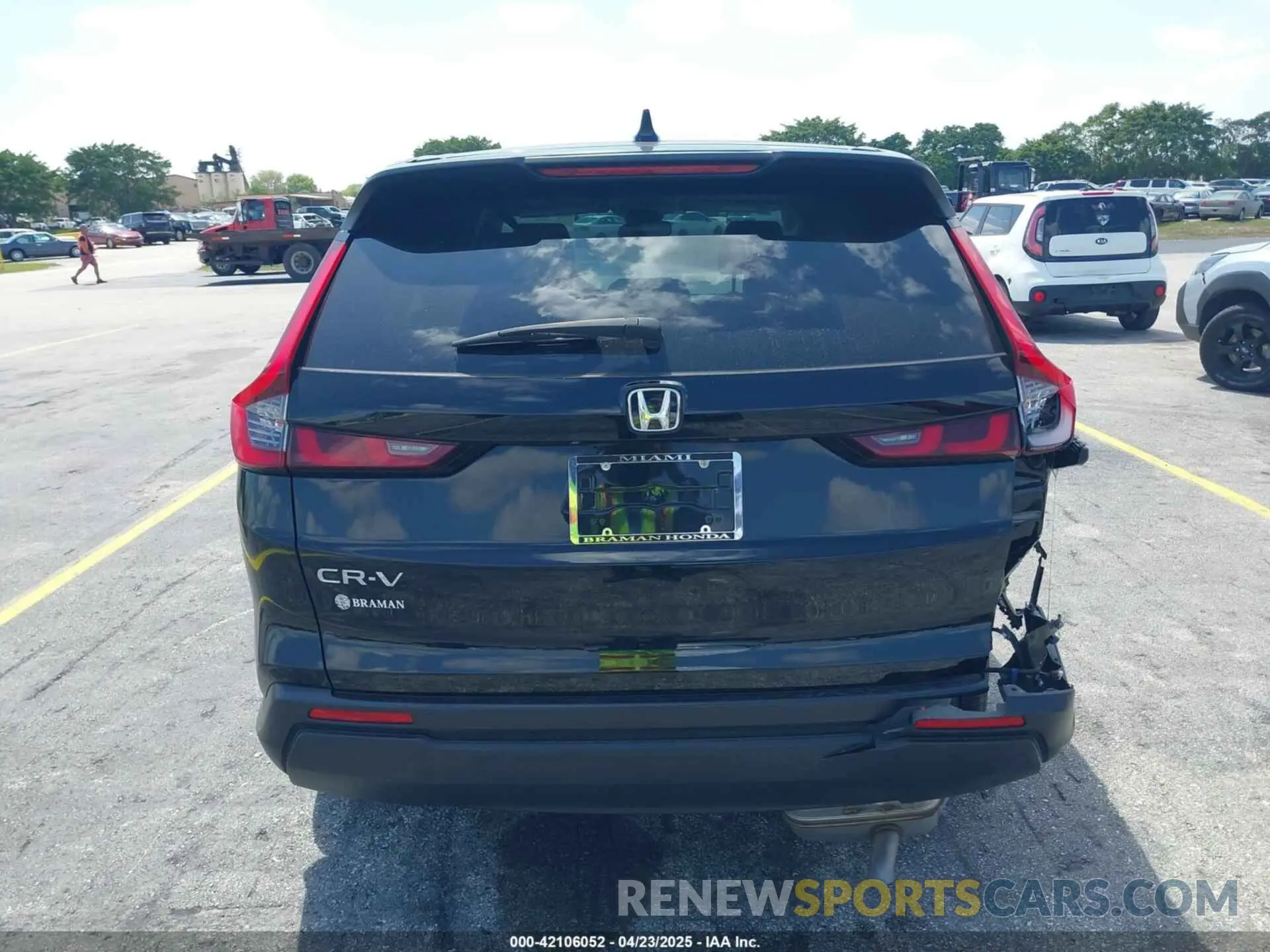 16 Photograph of a damaged car 2HKRS3H47RH302024 HONDA CR-V 2024