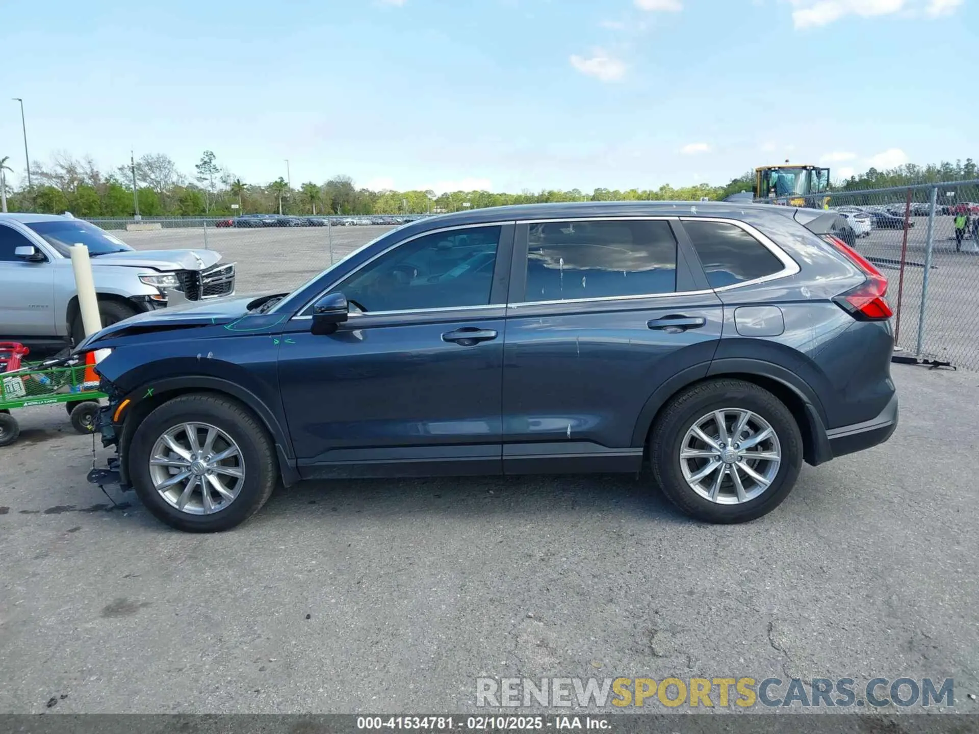 14 Photograph of a damaged car 2HKRS3H47RH328977 HONDA CR-V 2024