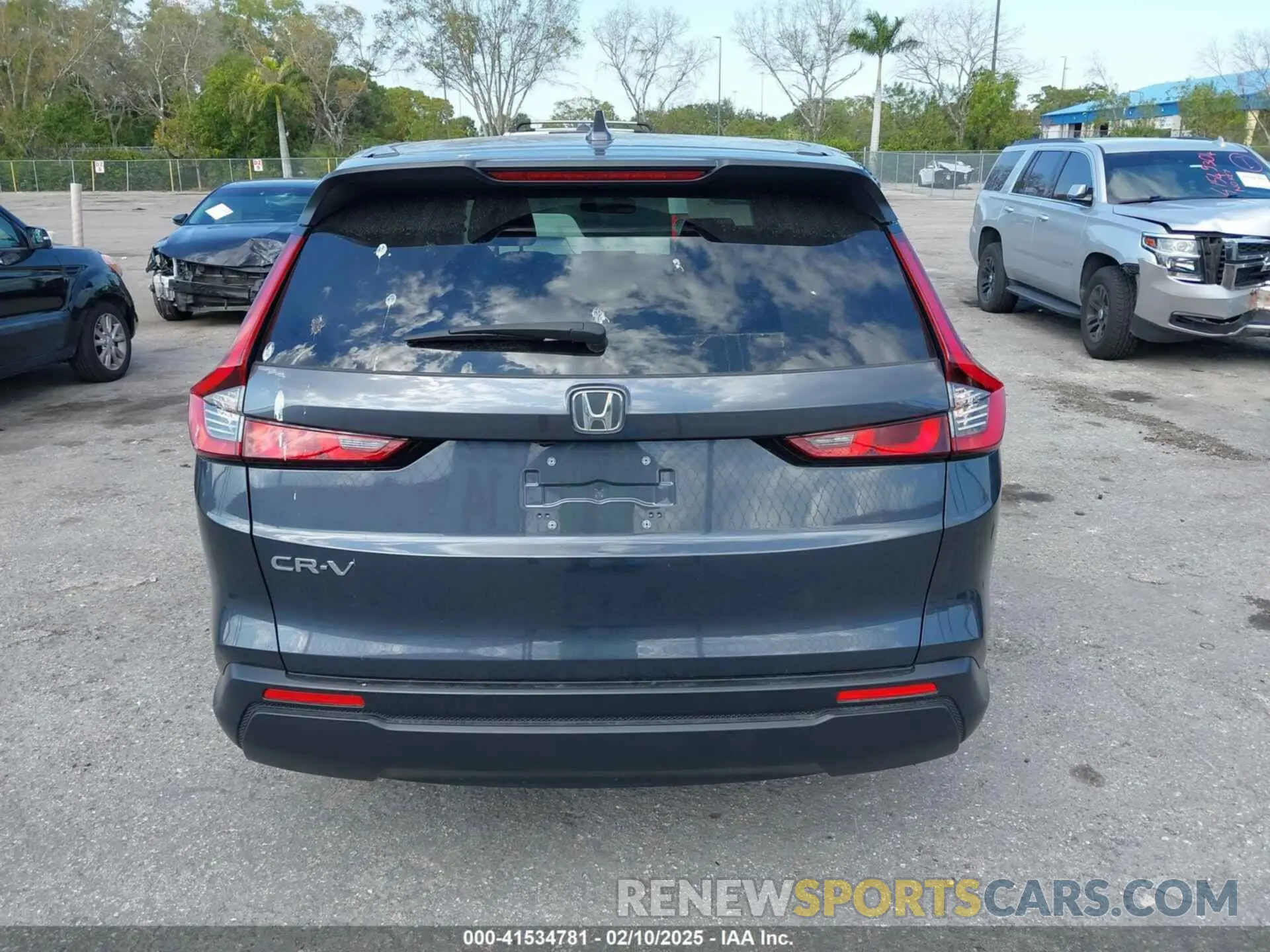 16 Photograph of a damaged car 2HKRS3H47RH328977 HONDA CR-V 2024