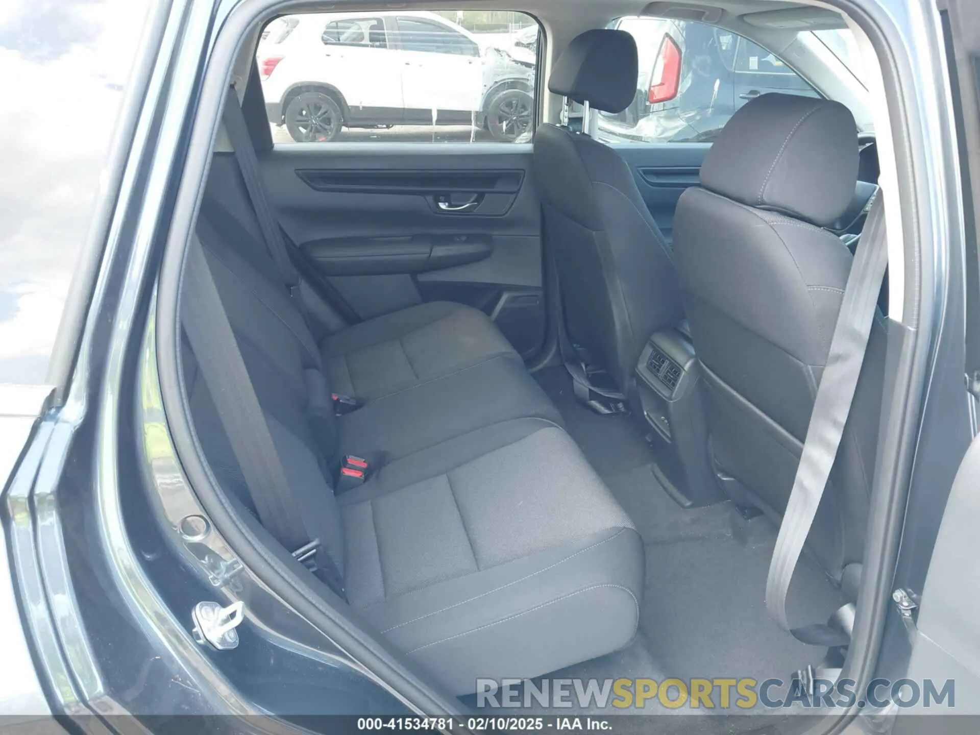 8 Photograph of a damaged car 2HKRS3H47RH328977 HONDA CR-V 2024