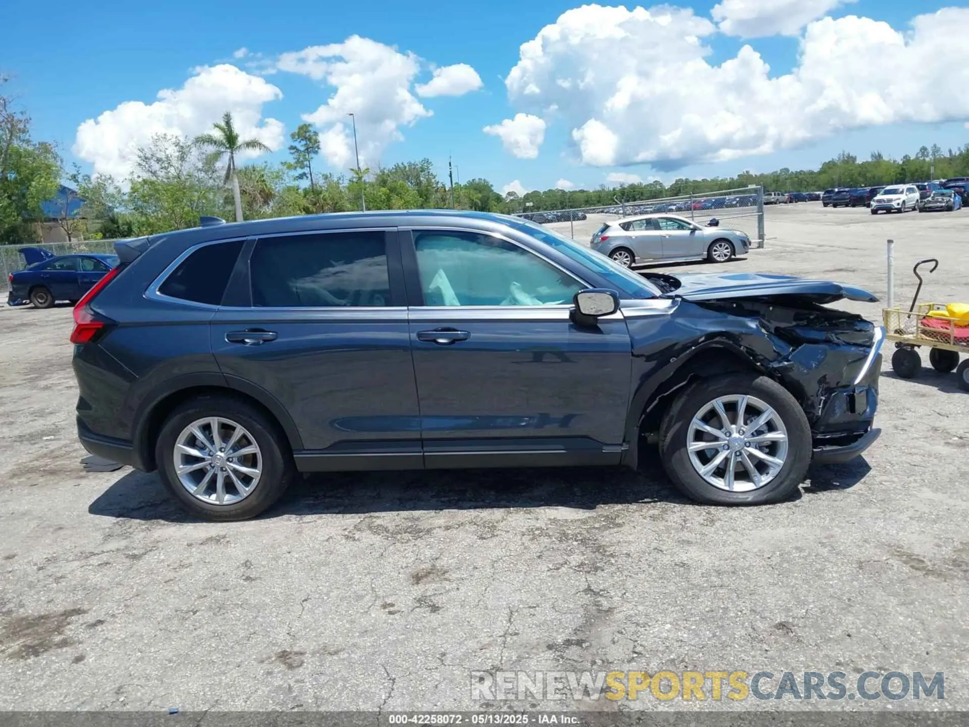 12 Photograph of a damaged car 2HKRS3H49RH334392 HONDA CR-V 2024