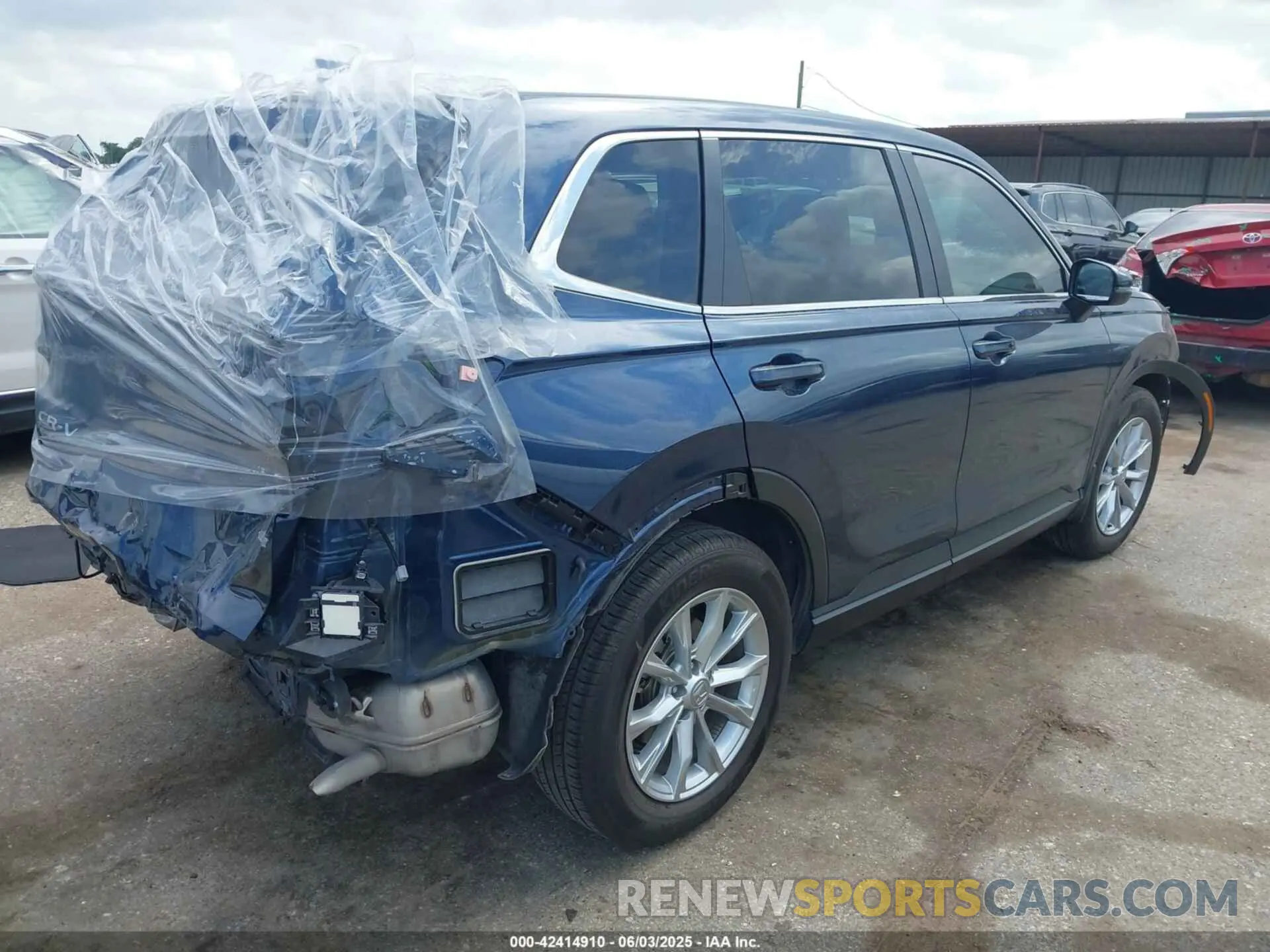 4 Photograph of a damaged car 2HKRS3H4XRH315088 HONDA CR-V 2024