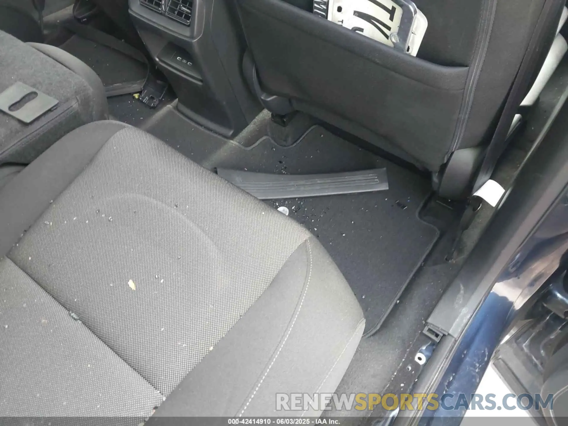 8 Photograph of a damaged car 2HKRS3H4XRH315088 HONDA CR-V 2024