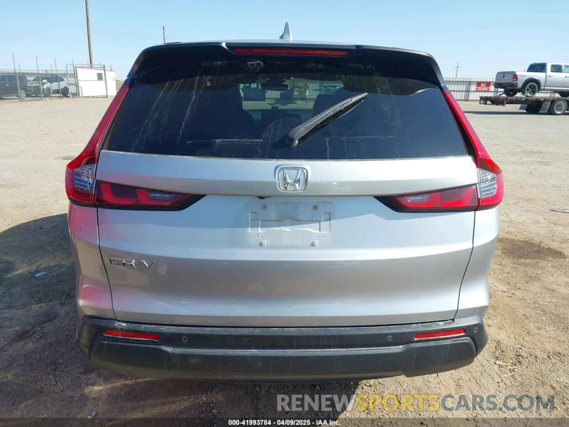 17 Photograph of a damaged car 2HKRS3H75RH329037 HONDA CR-V 2024