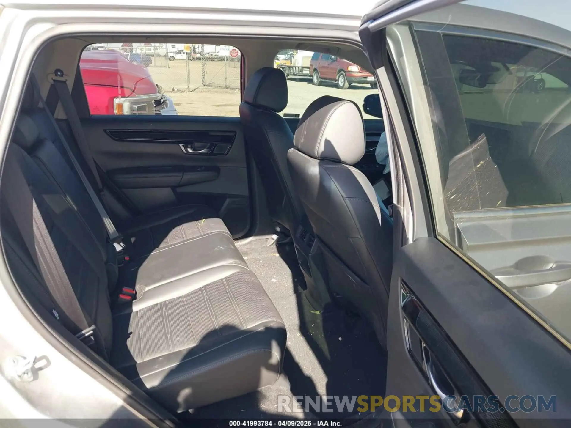 8 Photograph of a damaged car 2HKRS3H75RH329037 HONDA CR-V 2024