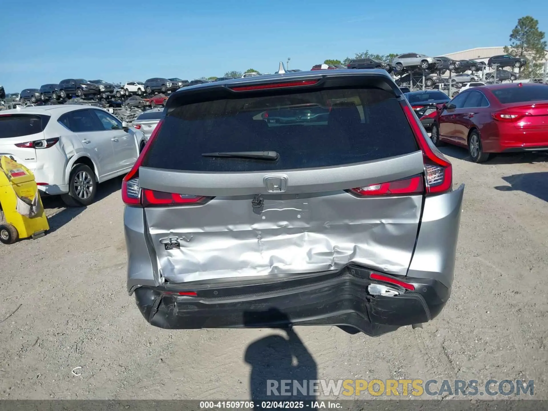 16 Photograph of a damaged car 2HKRS3H76RH309556 HONDA CR-V 2024