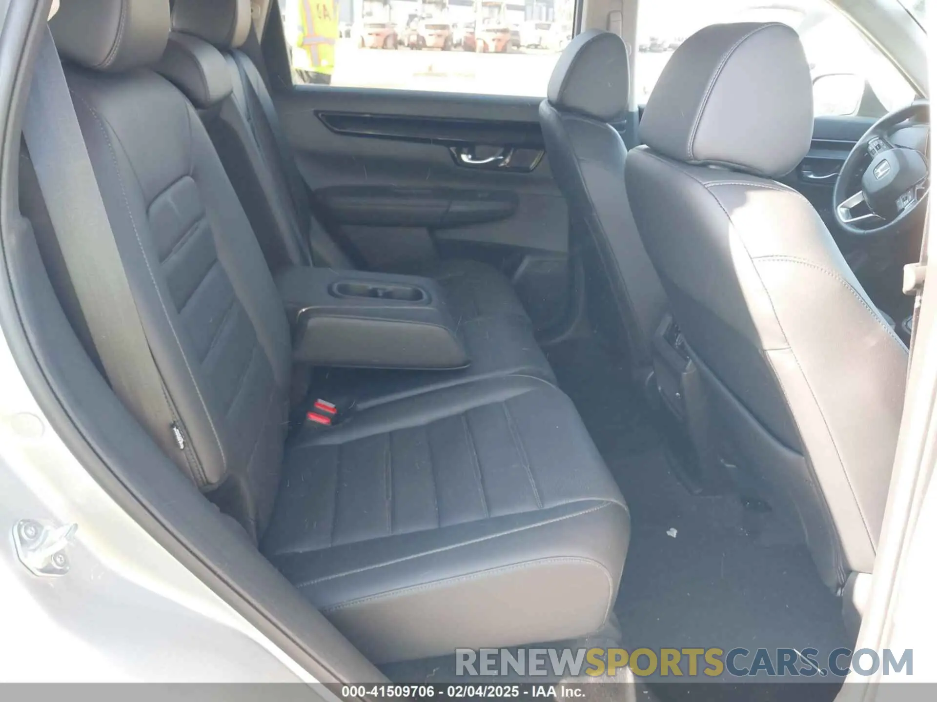 8 Photograph of a damaged car 2HKRS3H76RH309556 HONDA CR-V 2024