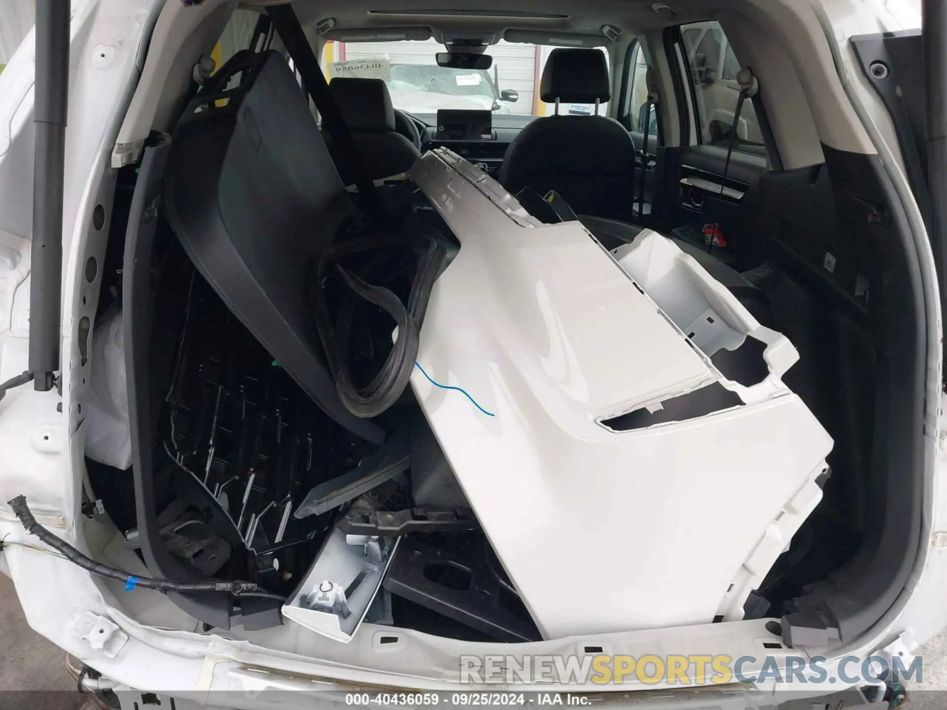 12 Photograph of a damaged car 2HKRS3H76RH322677 HONDA CR-V 2024