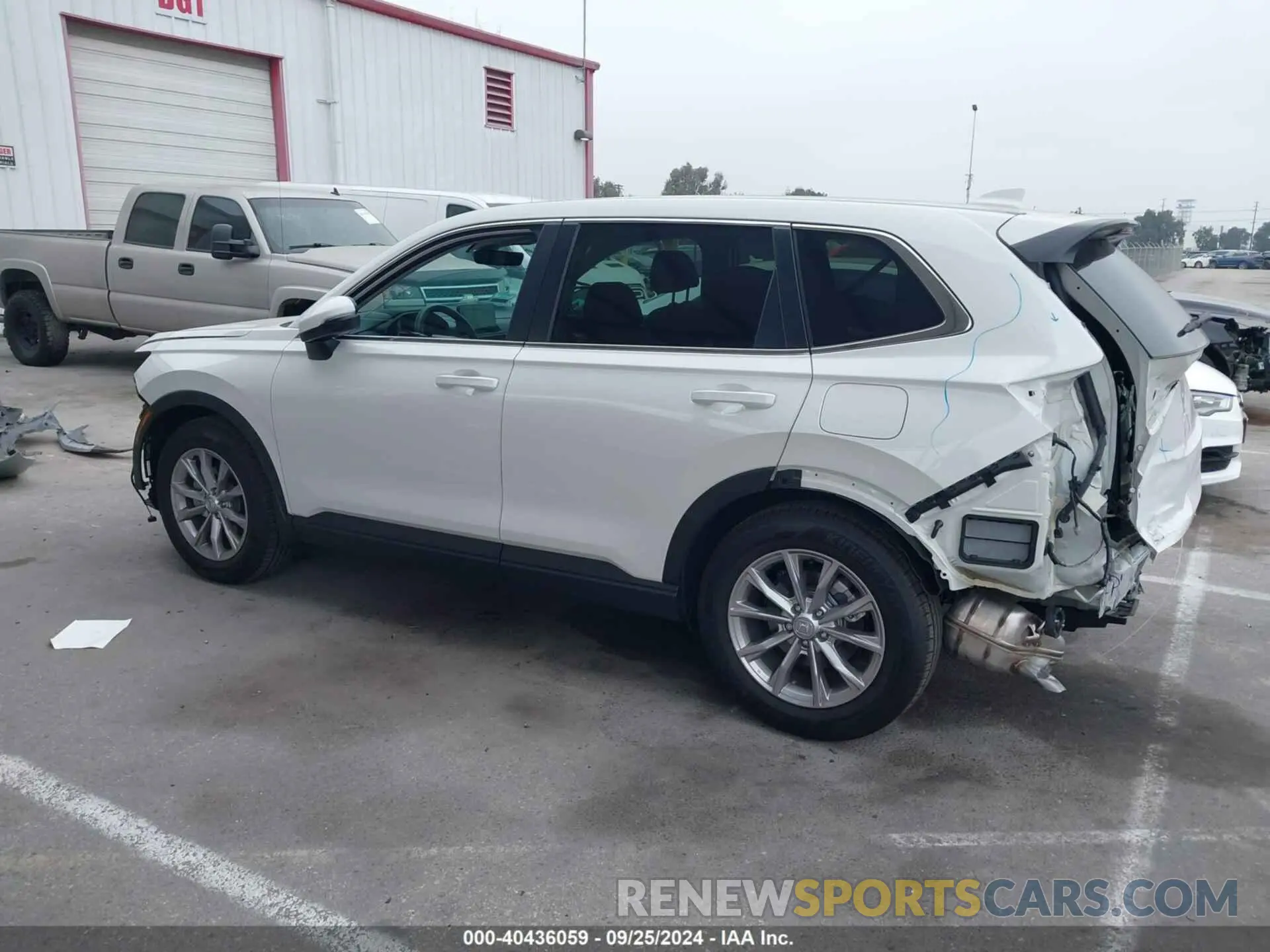 15 Photograph of a damaged car 2HKRS3H76RH322677 HONDA CR-V 2024