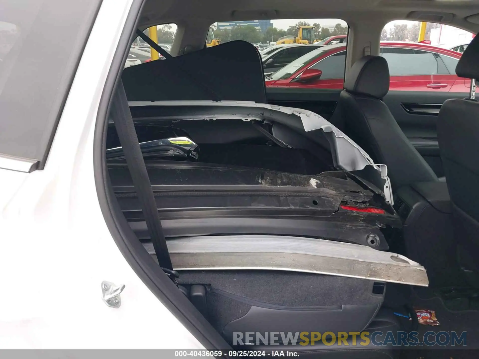 8 Photograph of a damaged car 2HKRS3H76RH322677 HONDA CR-V 2024