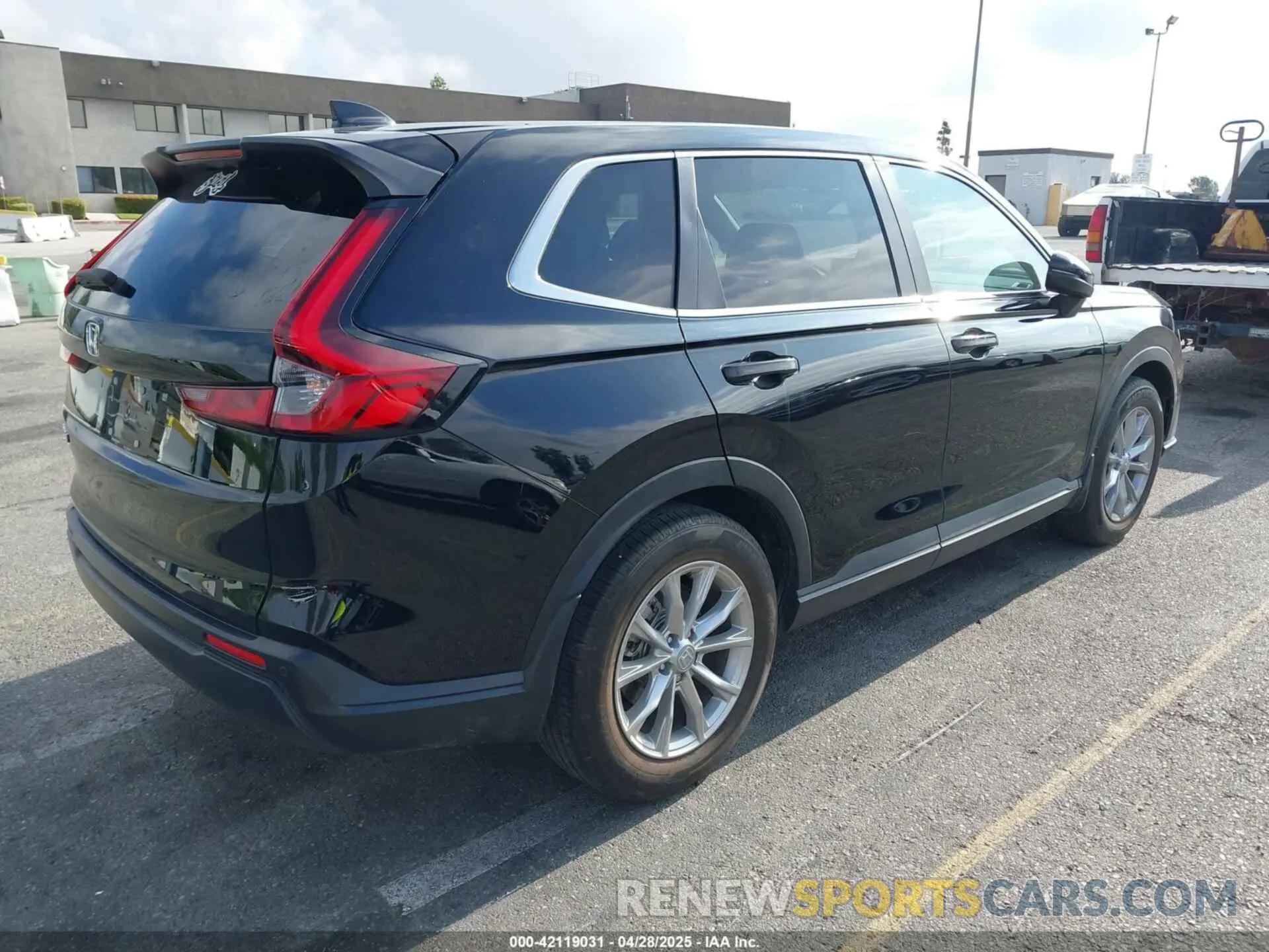 4 Photograph of a damaged car 2HKRS3H78RH305475 HONDA CR-V 2024
