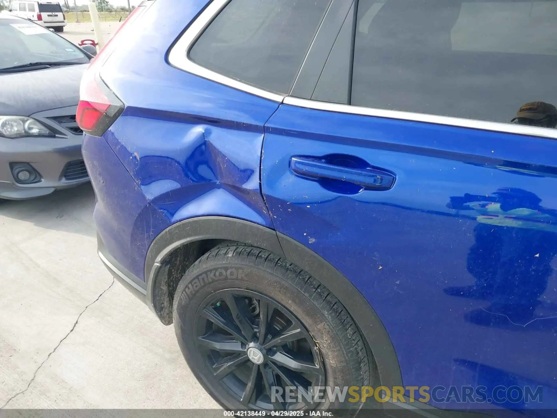 17 Photograph of a damaged car 2HKRS3H78RH329307 HONDA CR-V 2024