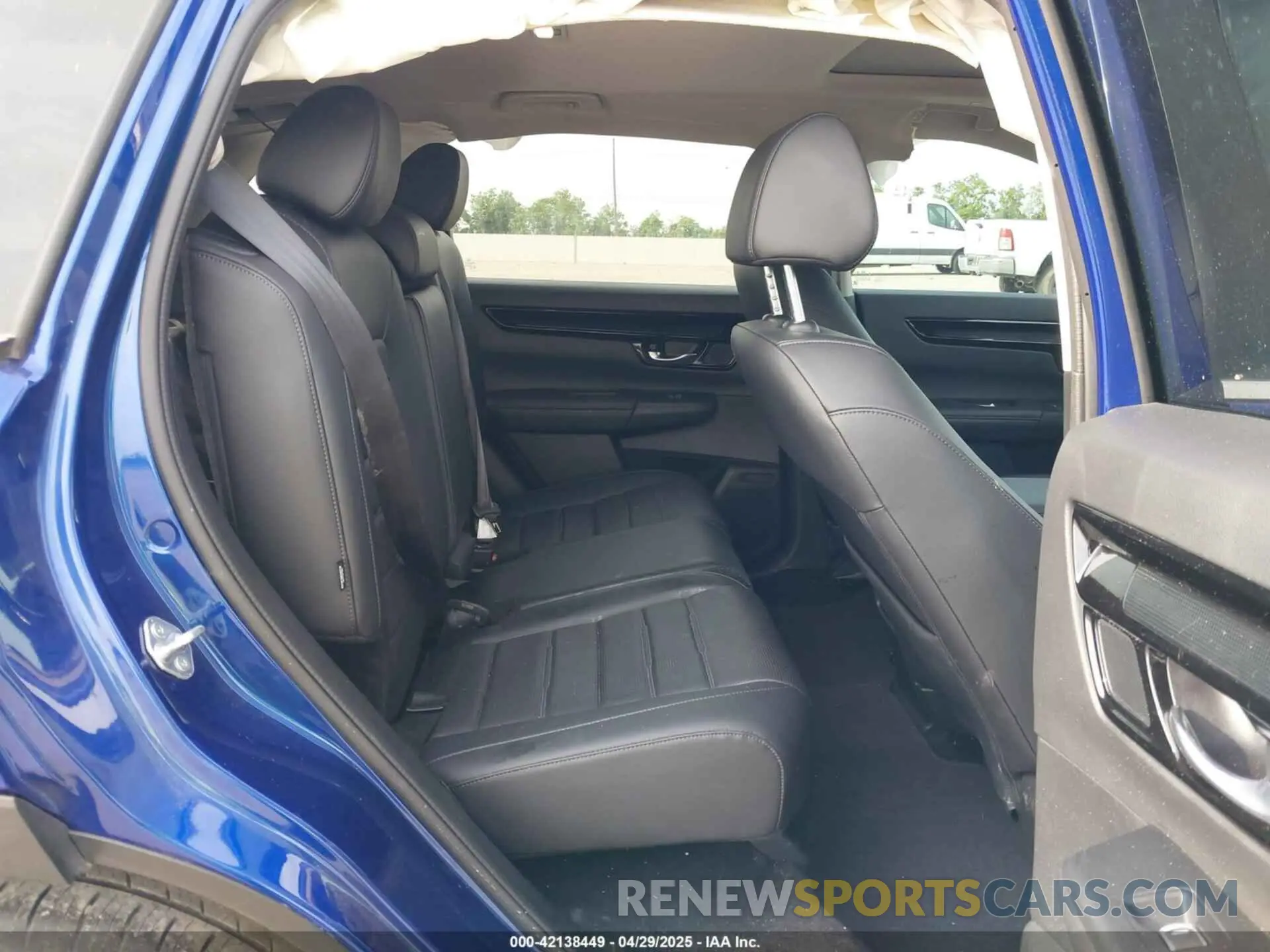 8 Photograph of a damaged car 2HKRS3H78RH329307 HONDA CR-V 2024