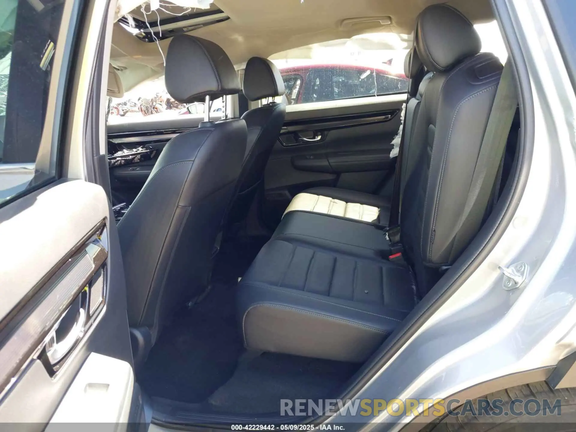 8 Photograph of a damaged car 2HKRS3H79RH308885 HONDA CR-V 2024