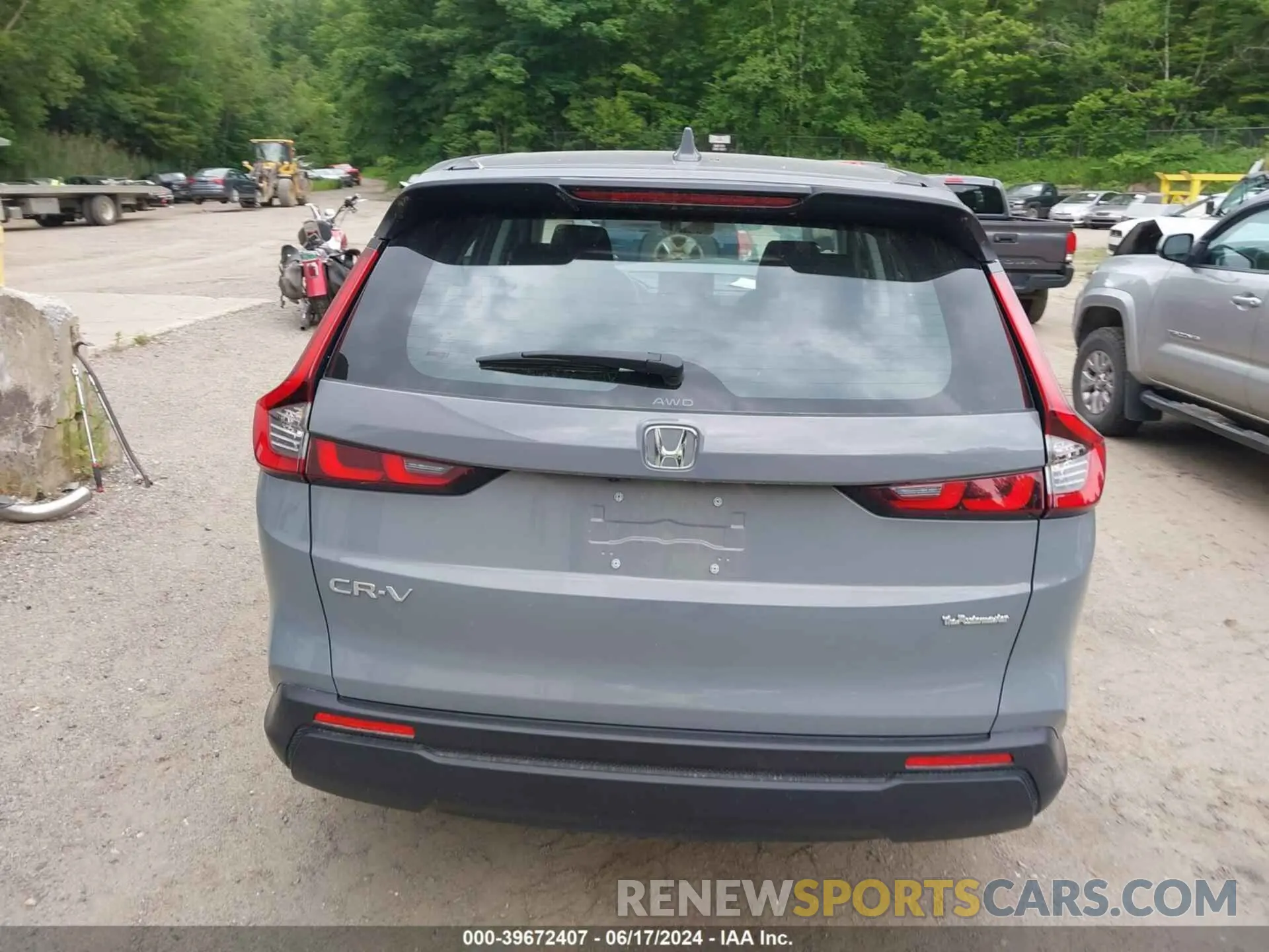 17 Photograph of a damaged car 2HKRS4H20RH436605 HONDA CR-V 2024