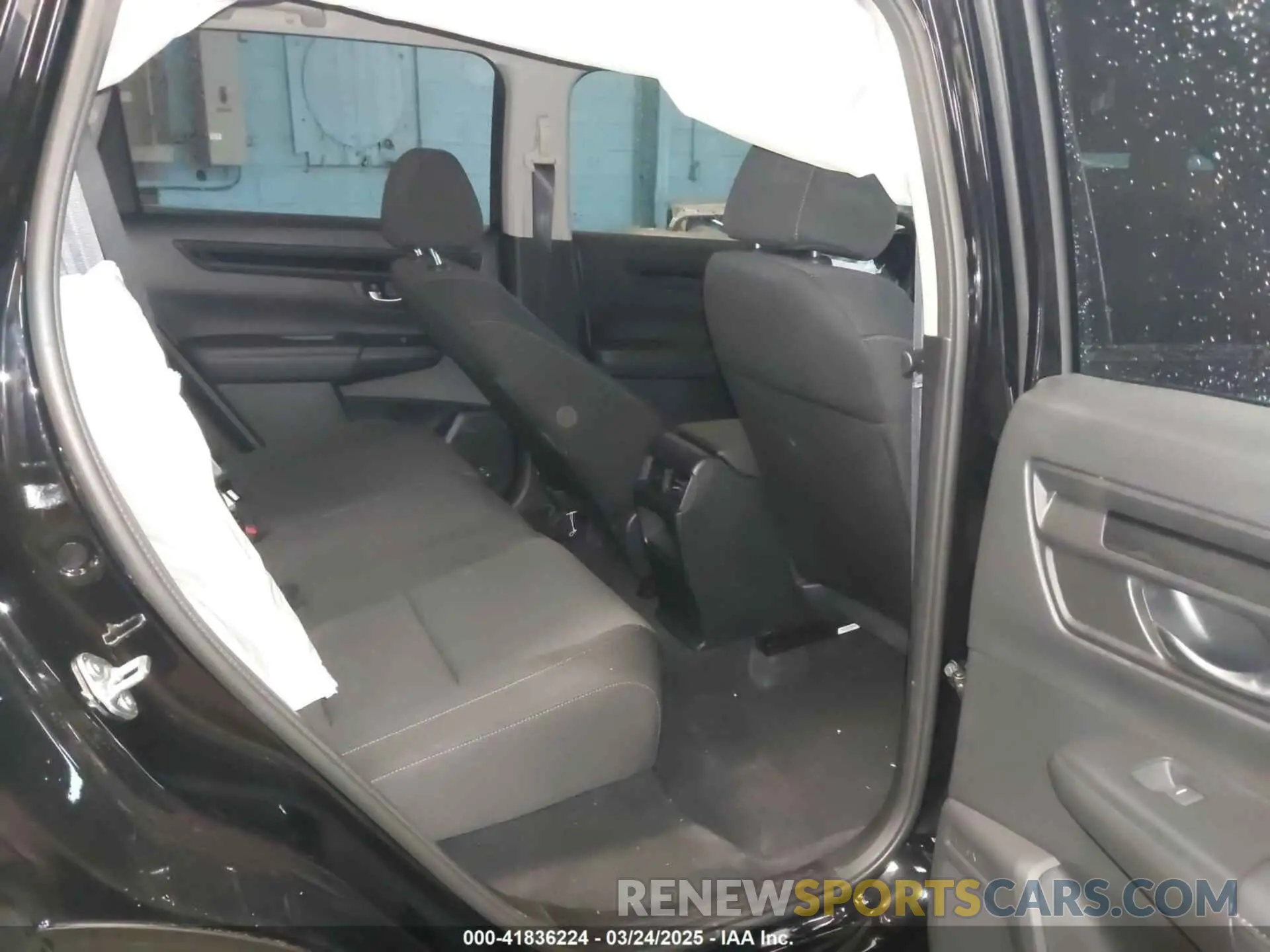 8 Photograph of a damaged car 2HKRS4H28RH425092 HONDA CR-V 2024