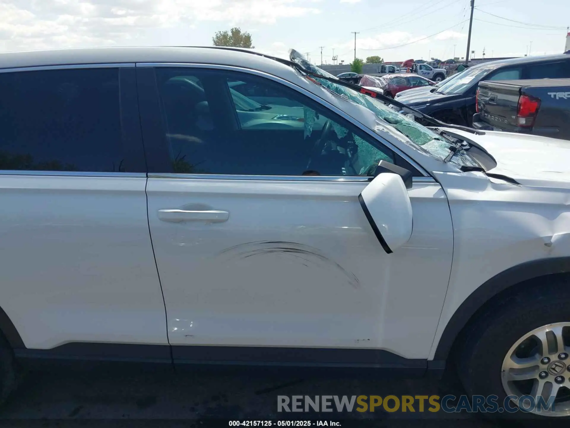 17 Photograph of a damaged car 2HKRS4H40RH442650 HONDA CR-V 2024