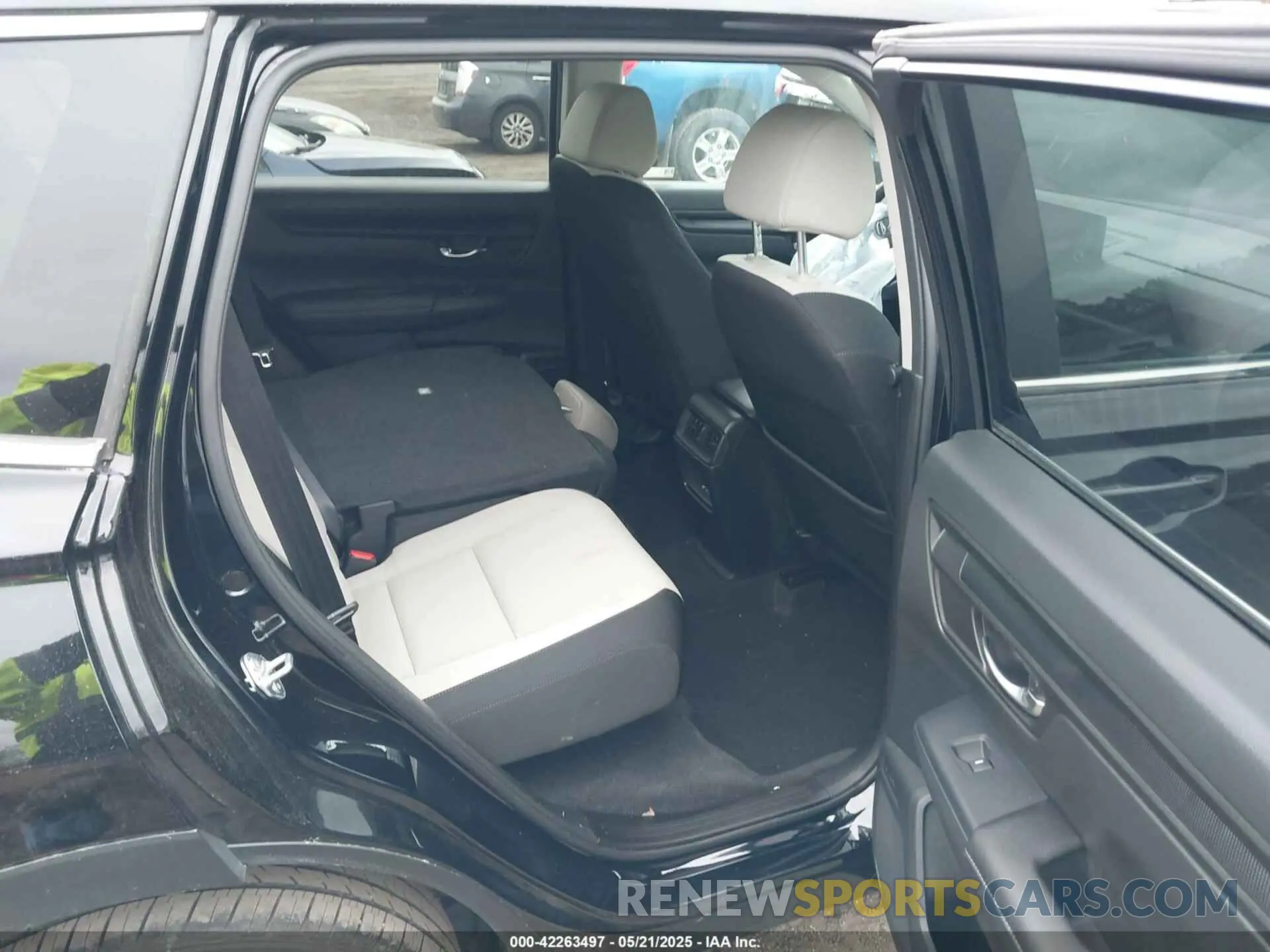 8 Photograph of a damaged car 2HKRS4H40RH454510 HONDA CR-V 2024