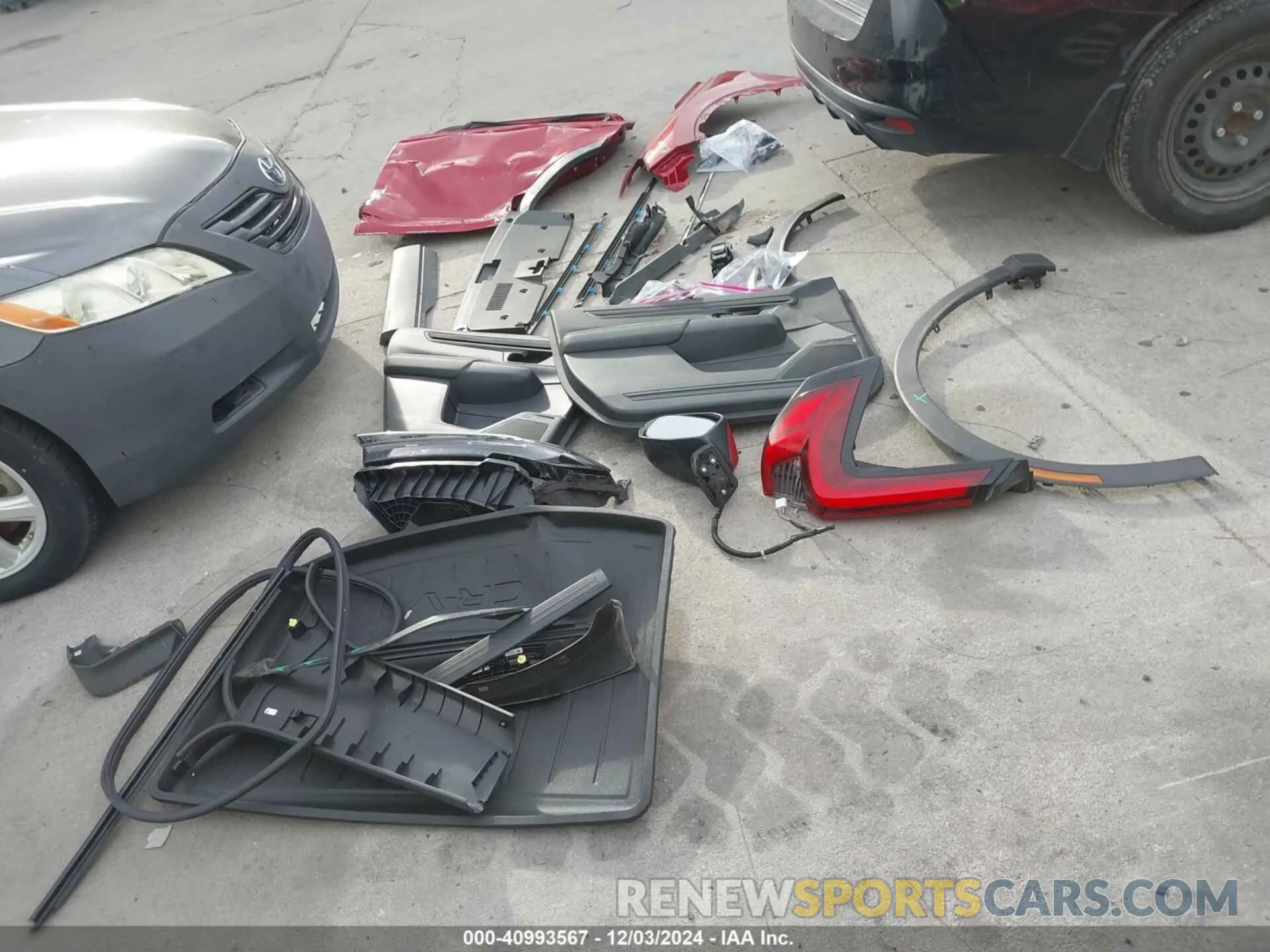 12 Photograph of a damaged car 2HKRS4H41RH438235 HONDA CR-V 2024