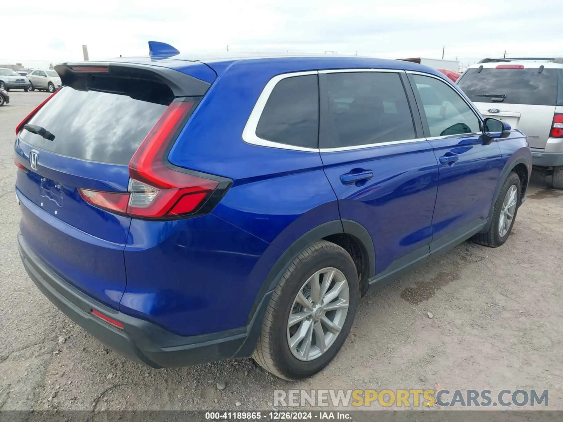 4 Photograph of a damaged car 2HKRS4H43RH443467 HONDA CR-V 2024