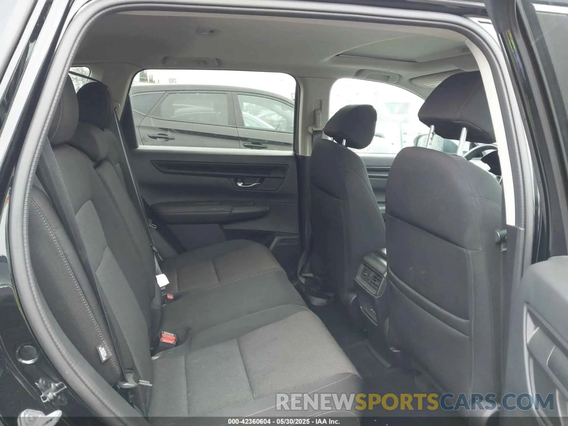 8 Photograph of a damaged car 2HKRS4H43RH464707 HONDA CR-V 2024
