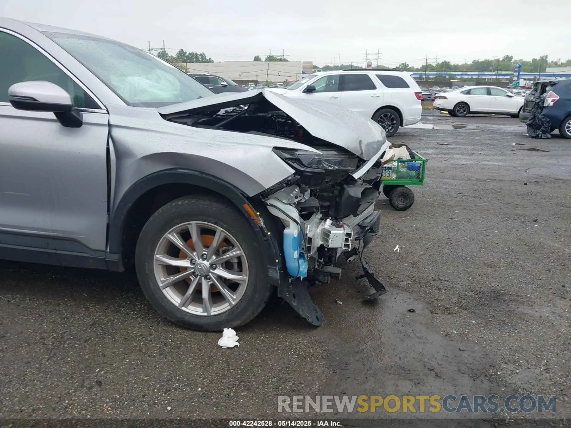 16 Photograph of a damaged car 2HKRS4H44RH433496 HONDA CR-V 2024