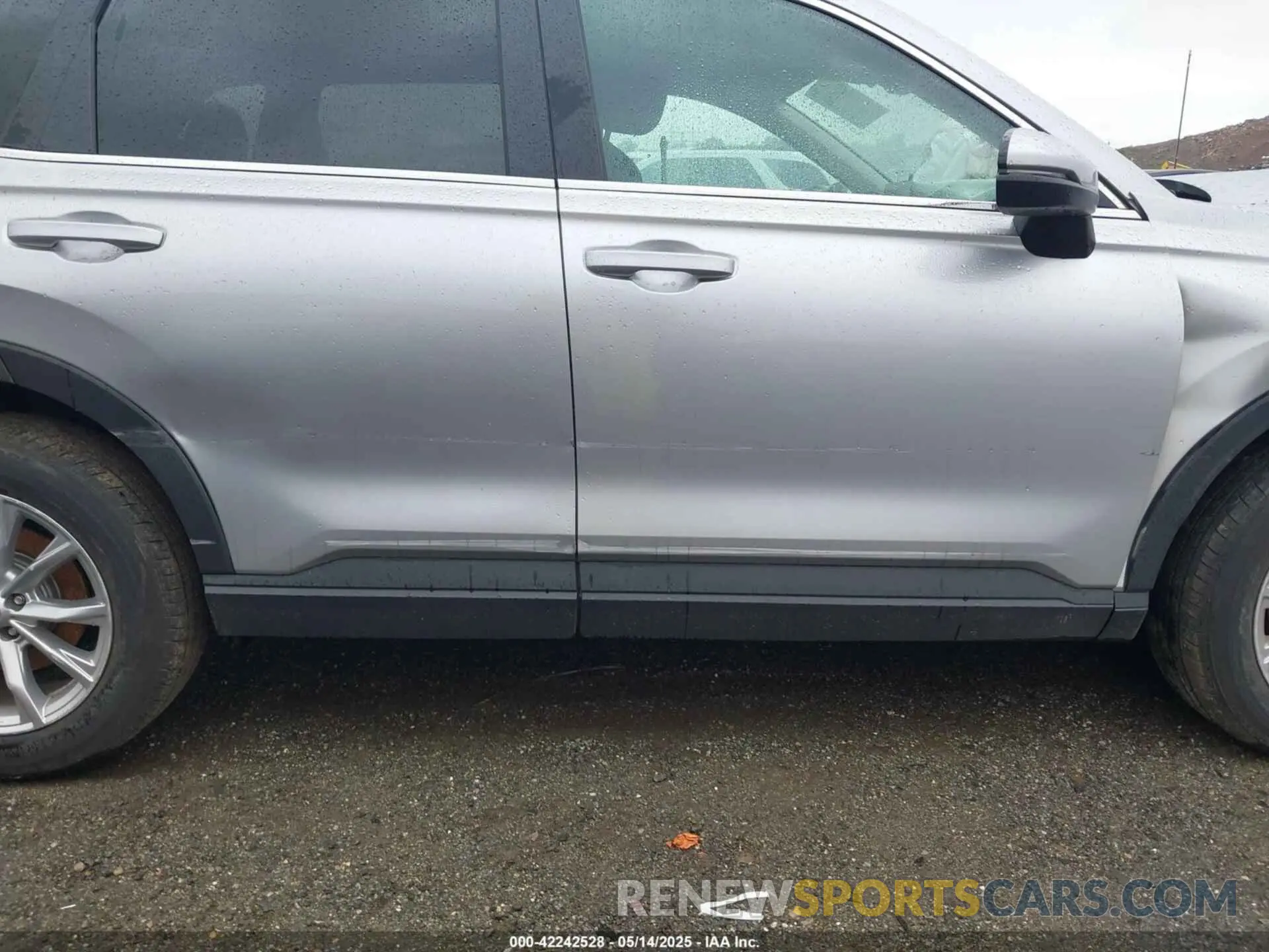 17 Photograph of a damaged car 2HKRS4H44RH433496 HONDA CR-V 2024