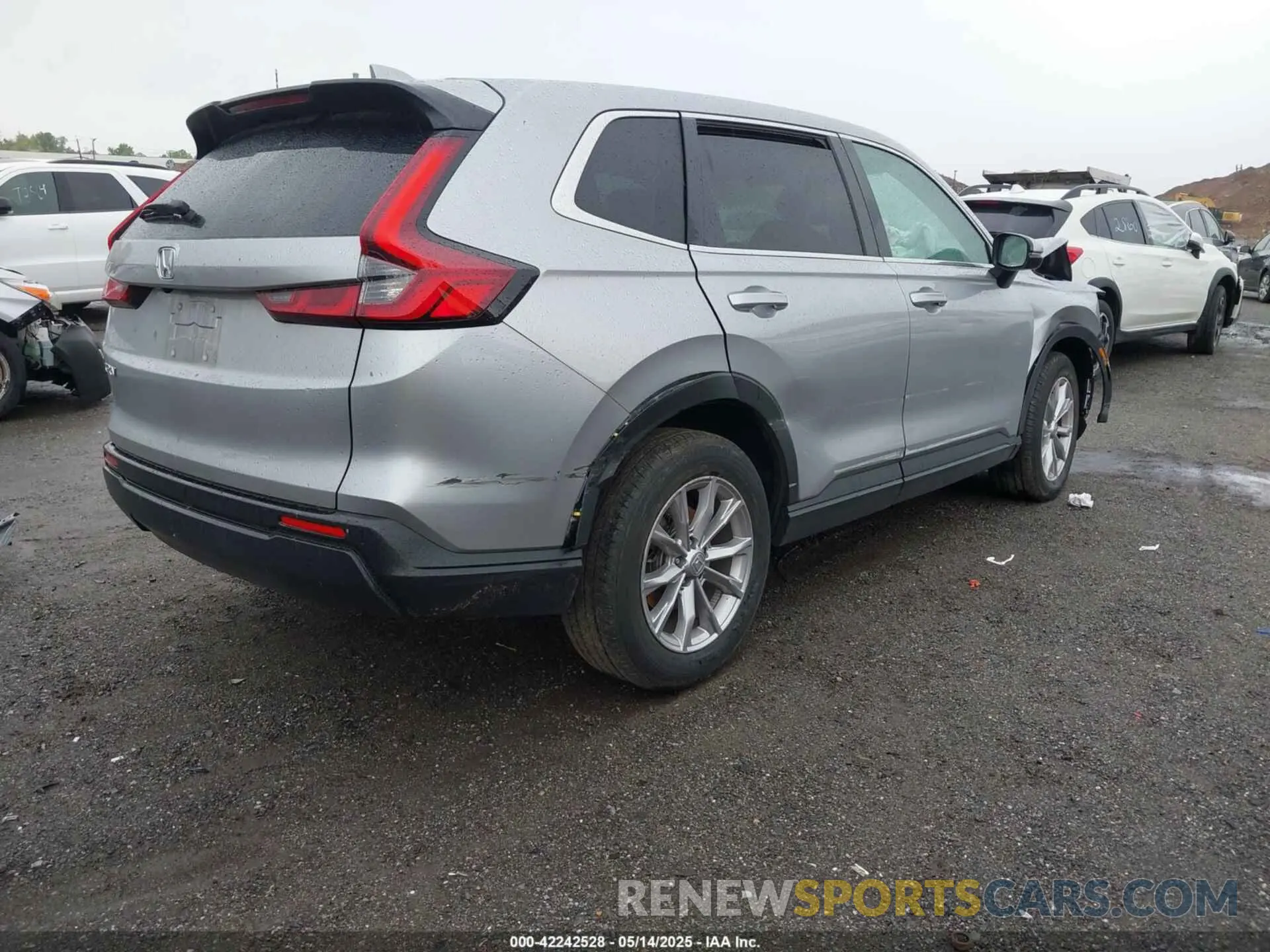 4 Photograph of a damaged car 2HKRS4H44RH433496 HONDA CR-V 2024