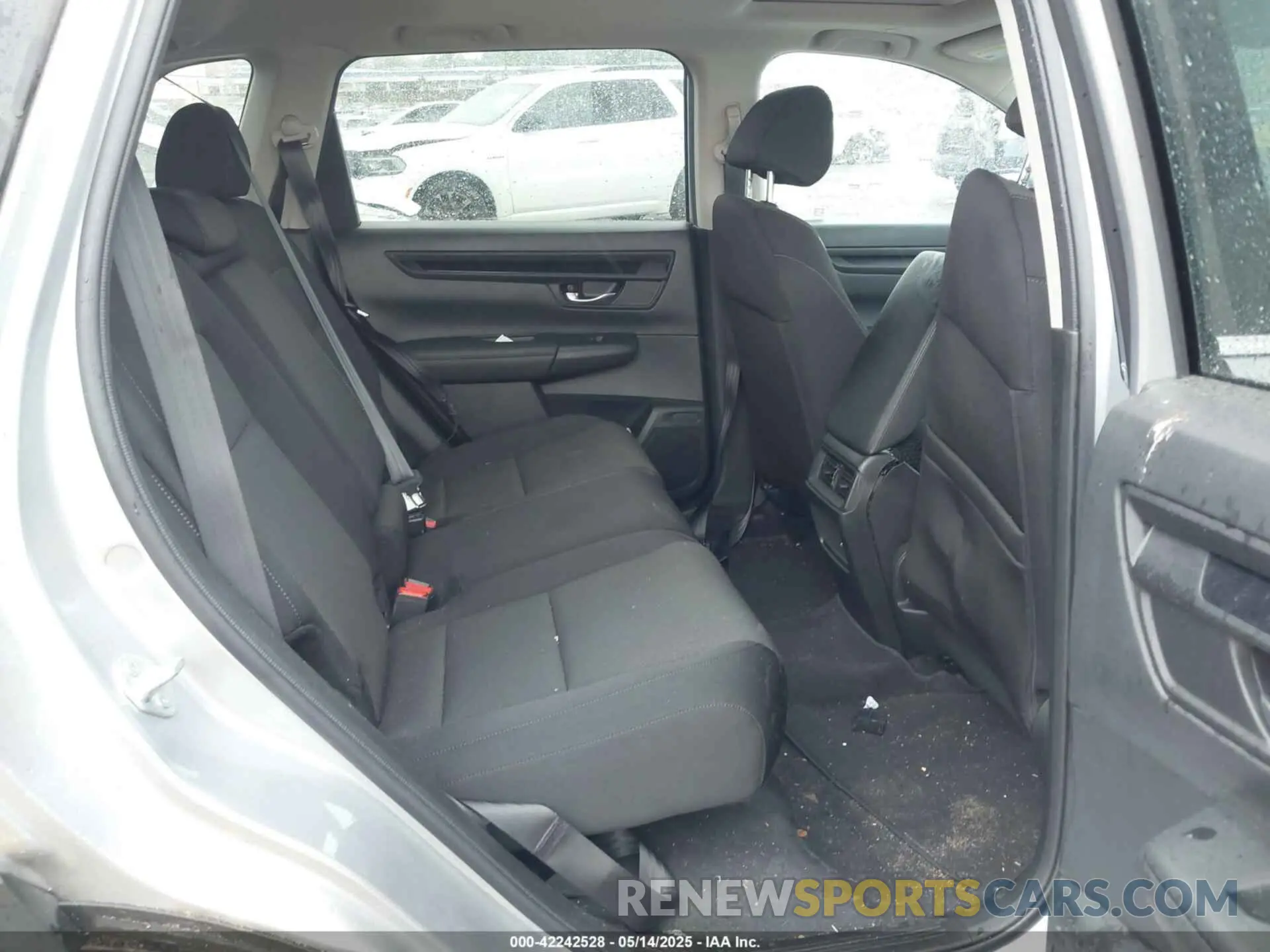 8 Photograph of a damaged car 2HKRS4H44RH433496 HONDA CR-V 2024
