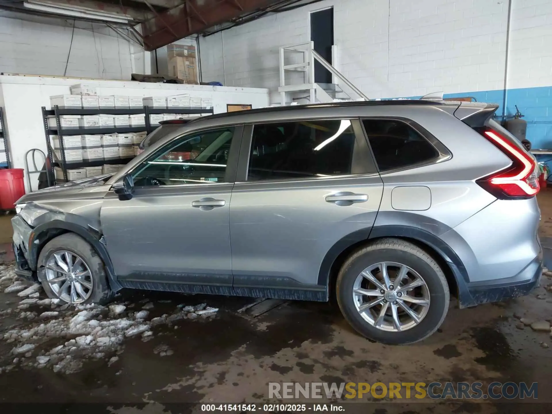 14 Photograph of a damaged car 2HKRS4H44RH461217 HONDA CR-V 2024