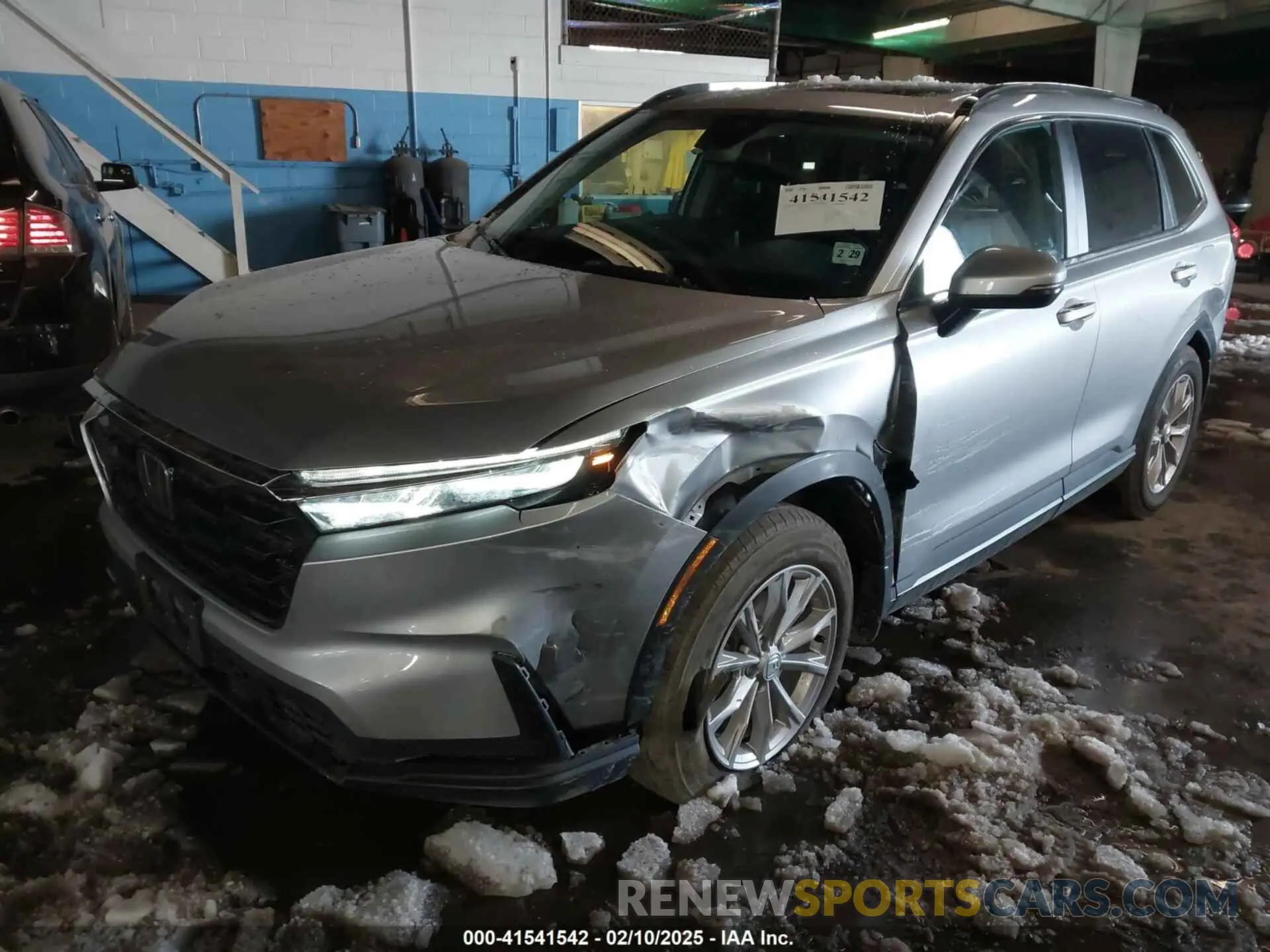 2 Photograph of a damaged car 2HKRS4H44RH461217 HONDA CR-V 2024