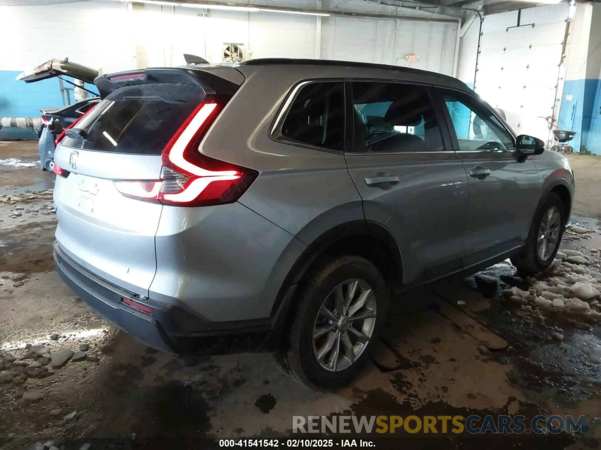 4 Photograph of a damaged car 2HKRS4H44RH461217 HONDA CR-V 2024