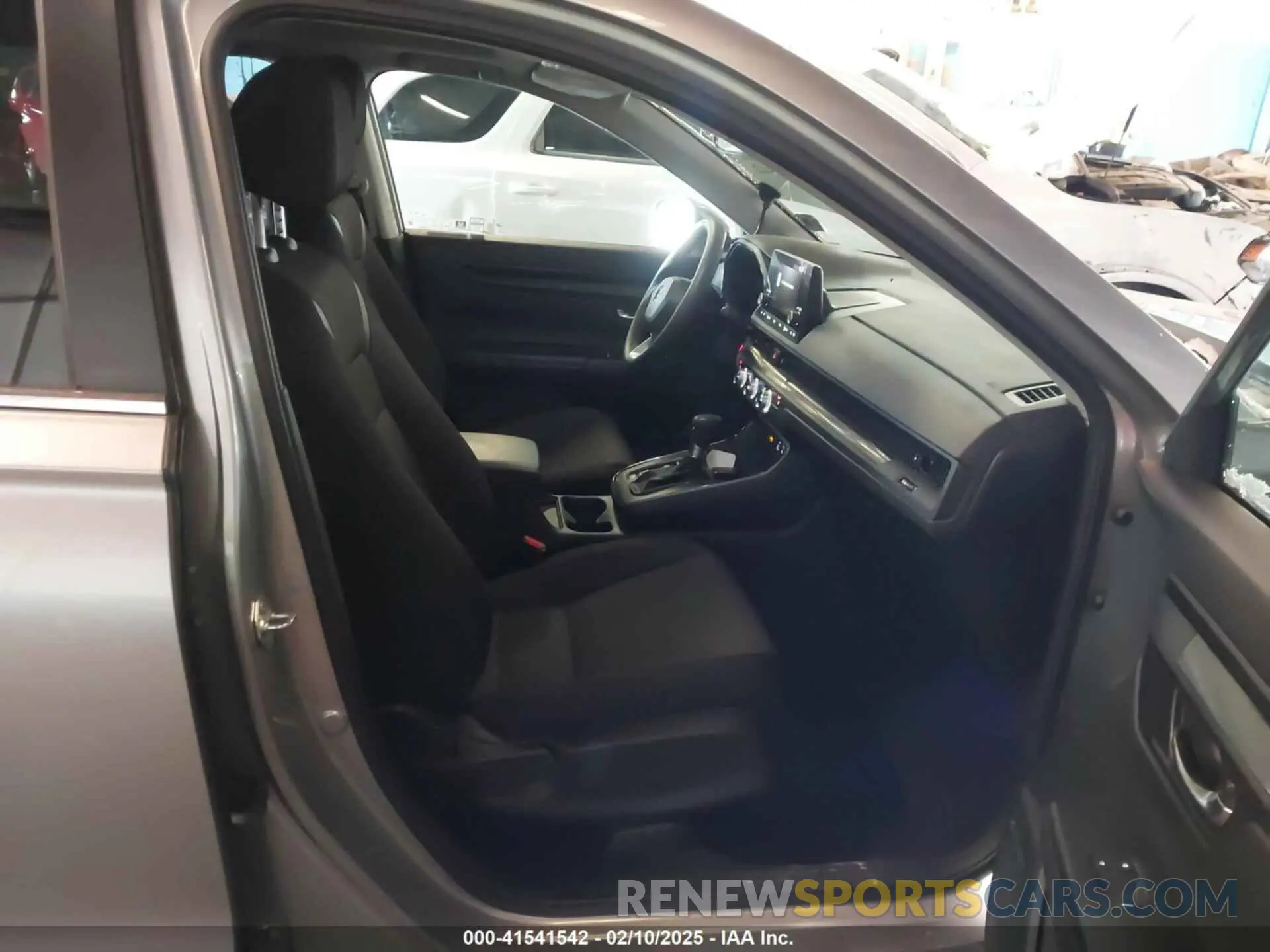 5 Photograph of a damaged car 2HKRS4H44RH461217 HONDA CR-V 2024